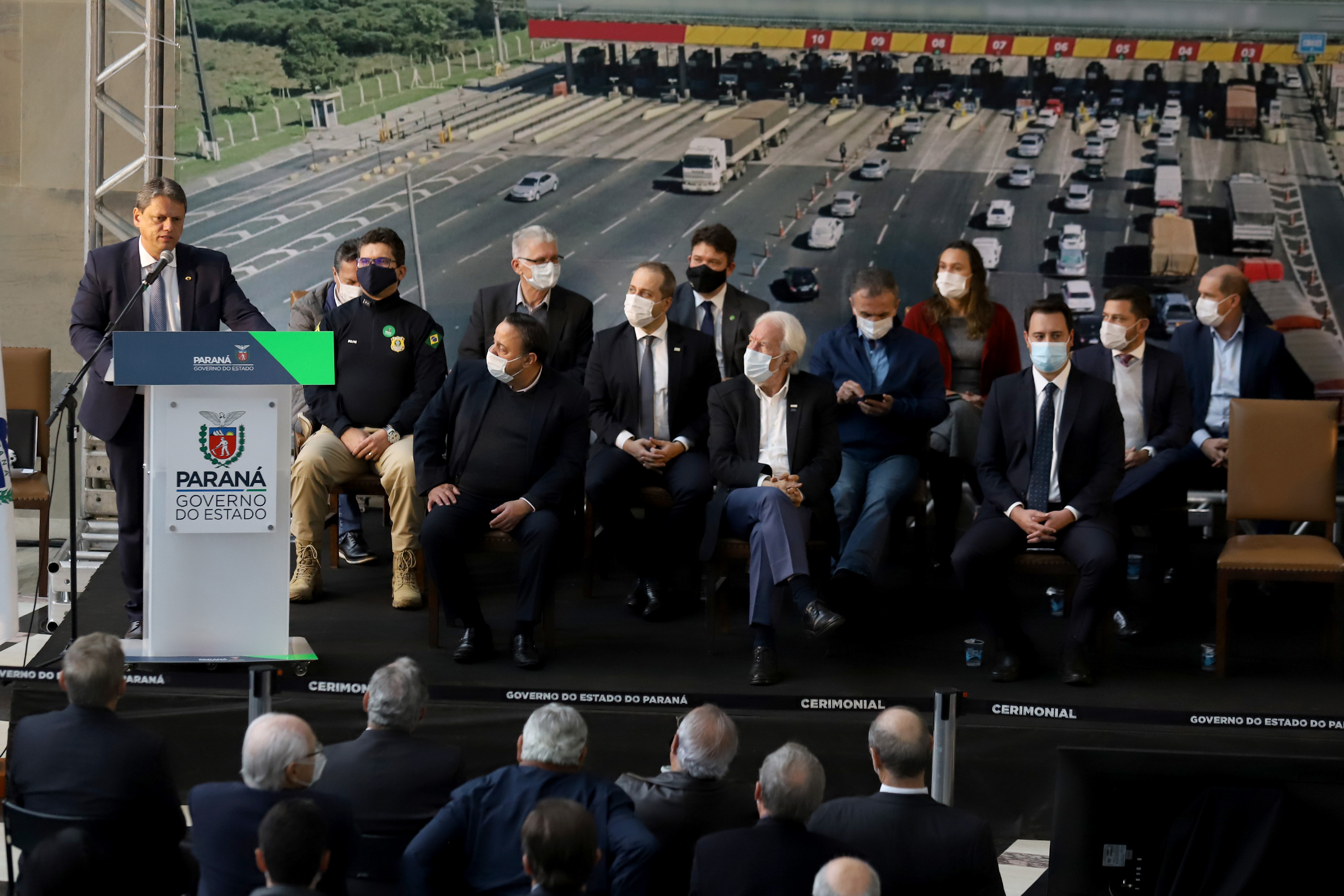 O governador Carlos Massa Ratinho Junior e o ministro da Infraestrutura, Tarcísio Gomes de Freitas, apresentam, os detalhes da nova concessão de 3,3 mil quilômetros de rodovias do Paraná. Foto:  Ari Dias/AEN