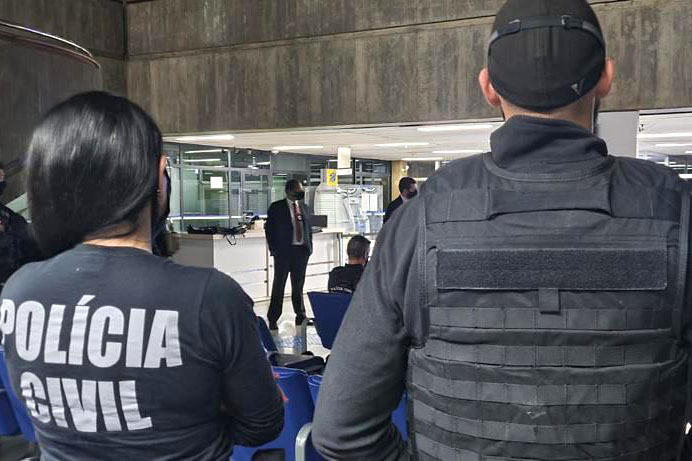 Uma força tarefa envolvendo a Polícia Civil do Paraná (PCPR), a Receita Federal, as Receitas Estaduais do Paraná, Minas Gerais e São Paulo e Instituto de Criminalística do Paraná está nas ruas, desde as primeiras horas da manhã desta quinta-feira (12), para cumprir dez mandados de busca e apreensão.  -  Curitiba, 12/08/2021  -  Foto: PCPR