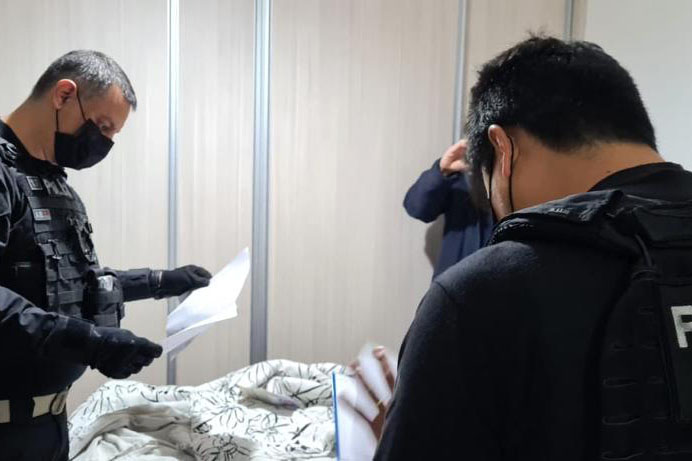 Uma força tarefa envolvendo a Polícia Civil do Paraná (PCPR), a Receita Federal, as Receitas Estaduais do Paraná, Minas Gerais e São Paulo e Instituto de Criminalística do Paraná está nas ruas, desde as primeiras horas da manhã desta quinta-feira (12), para cumprir dez mandados de busca e apreensão.  -  Curitiba, 12/08/2021  -  Foto: PCPR