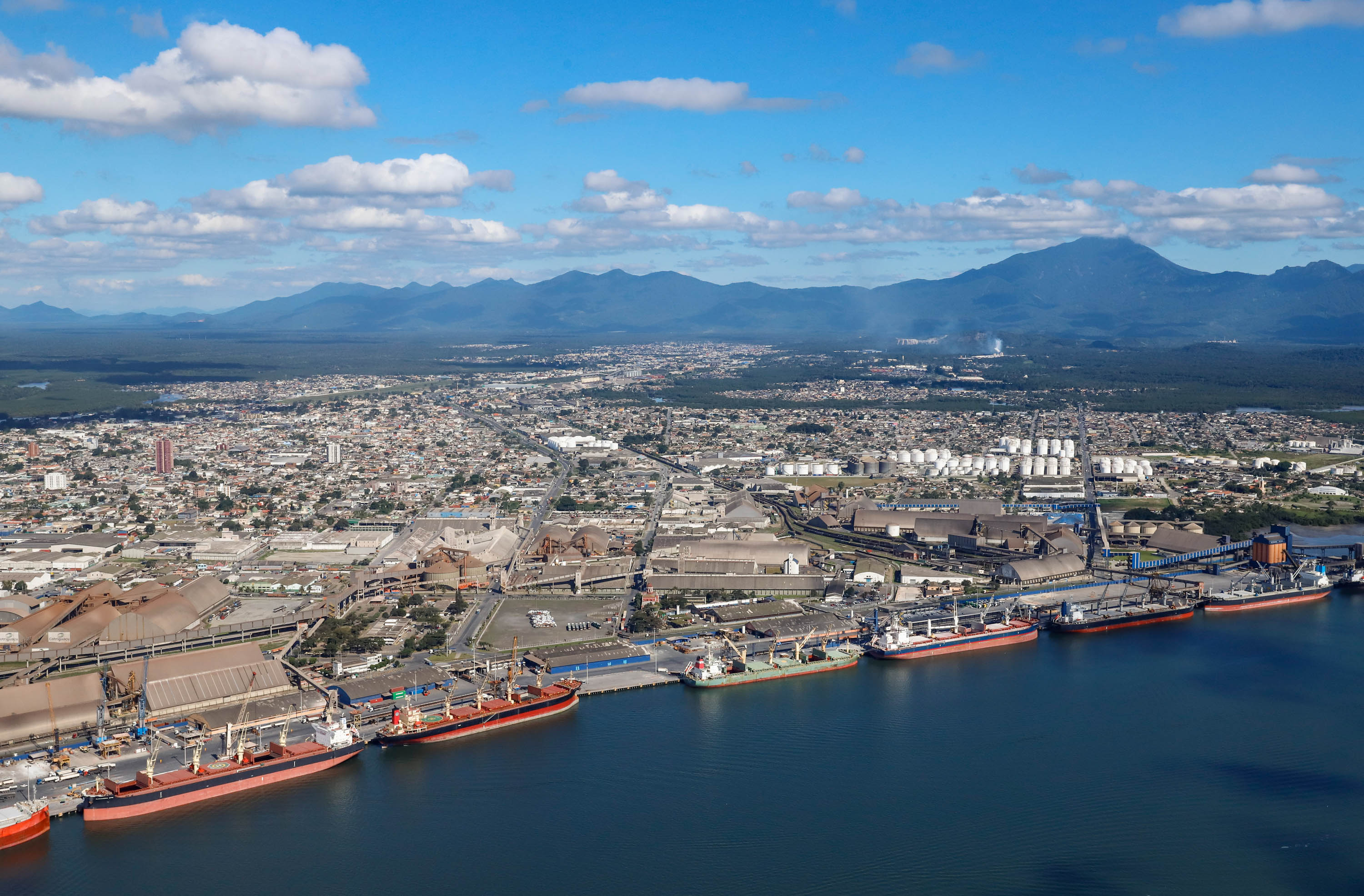 A balança do comércio realizado pelos Portos do Paraná no acumulado de janeiro a julho deste ano registra superávit de US$ 2,6 bilhões. - Paranaguá, 16/08/2021  -  Foto: Rodrigo Félix Leal/Infraestrutura