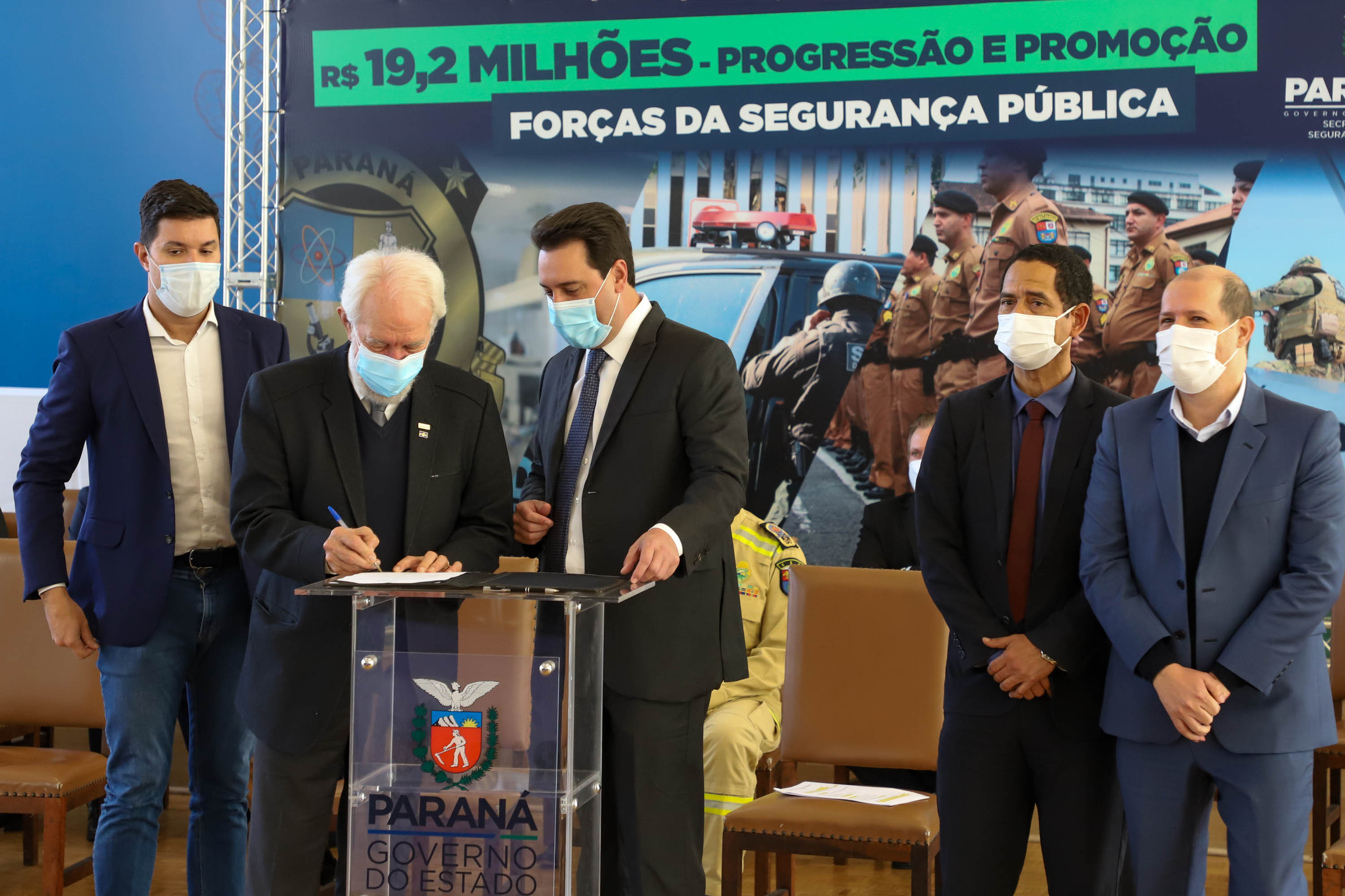 O governador Carlos Massa Ratinho Junior anuncia nesta terça-feira (17) o pagamento das promoções e progressões dos profissionais vinculados à Secretaria de Estado da Segurança Pública.Foto: Ari Dias/ AEN.