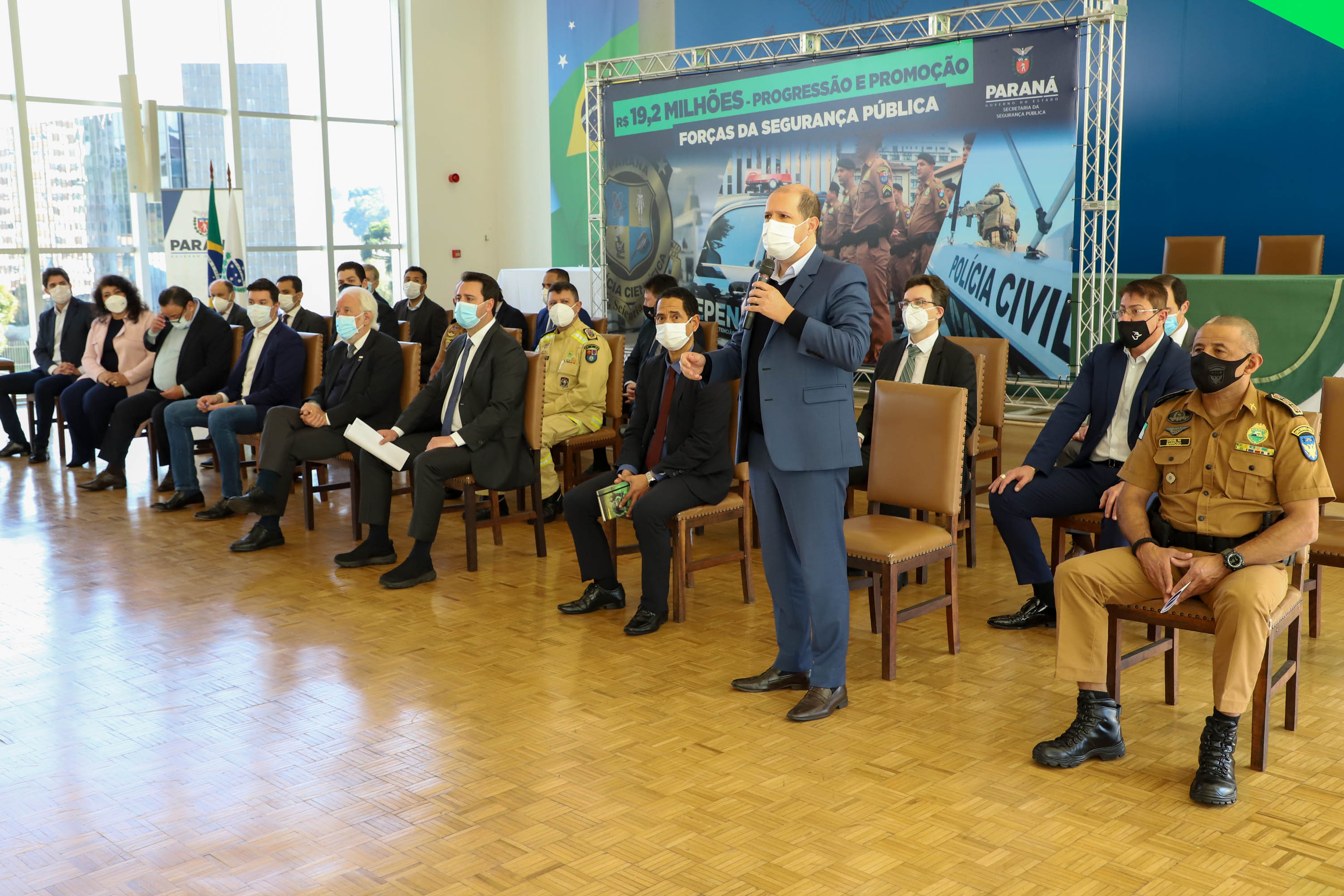 O governador Carlos Massa Ratinho Junior anuncia nesta terça-feira (17) o pagamento das promoções e progressões dos profissionais vinculados à Secretaria de Estado da Segurança Pública.Foto: Ari Dias/ AEN.