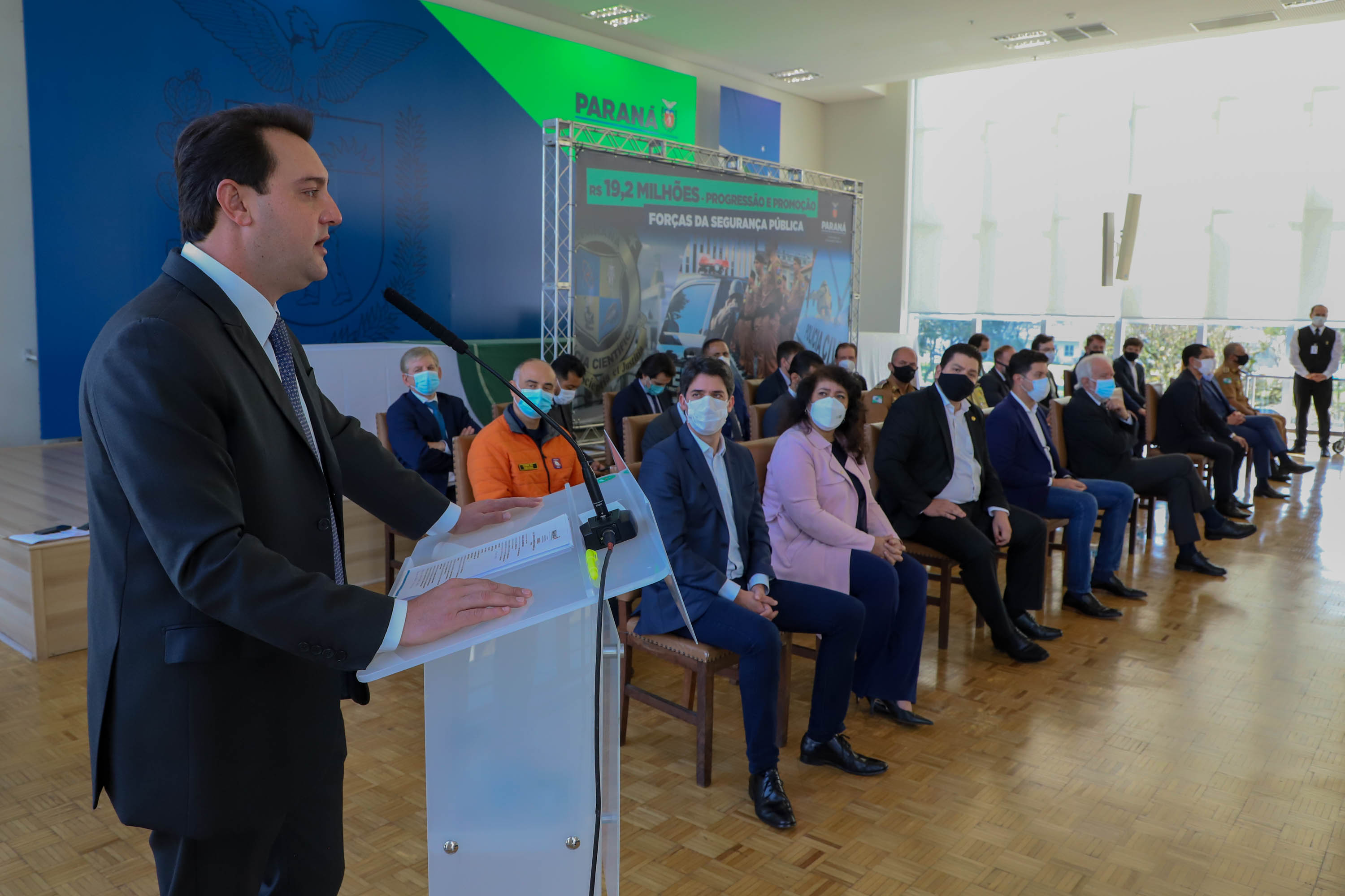 O governador Carlos Massa Ratinho Junior anuncia nesta terça-feira (17) o pagamento das promoções e progressões dos profissionais vinculados à Secretaria de Estado da Segurança Pública.Foto: Ari Dias/ AEN.