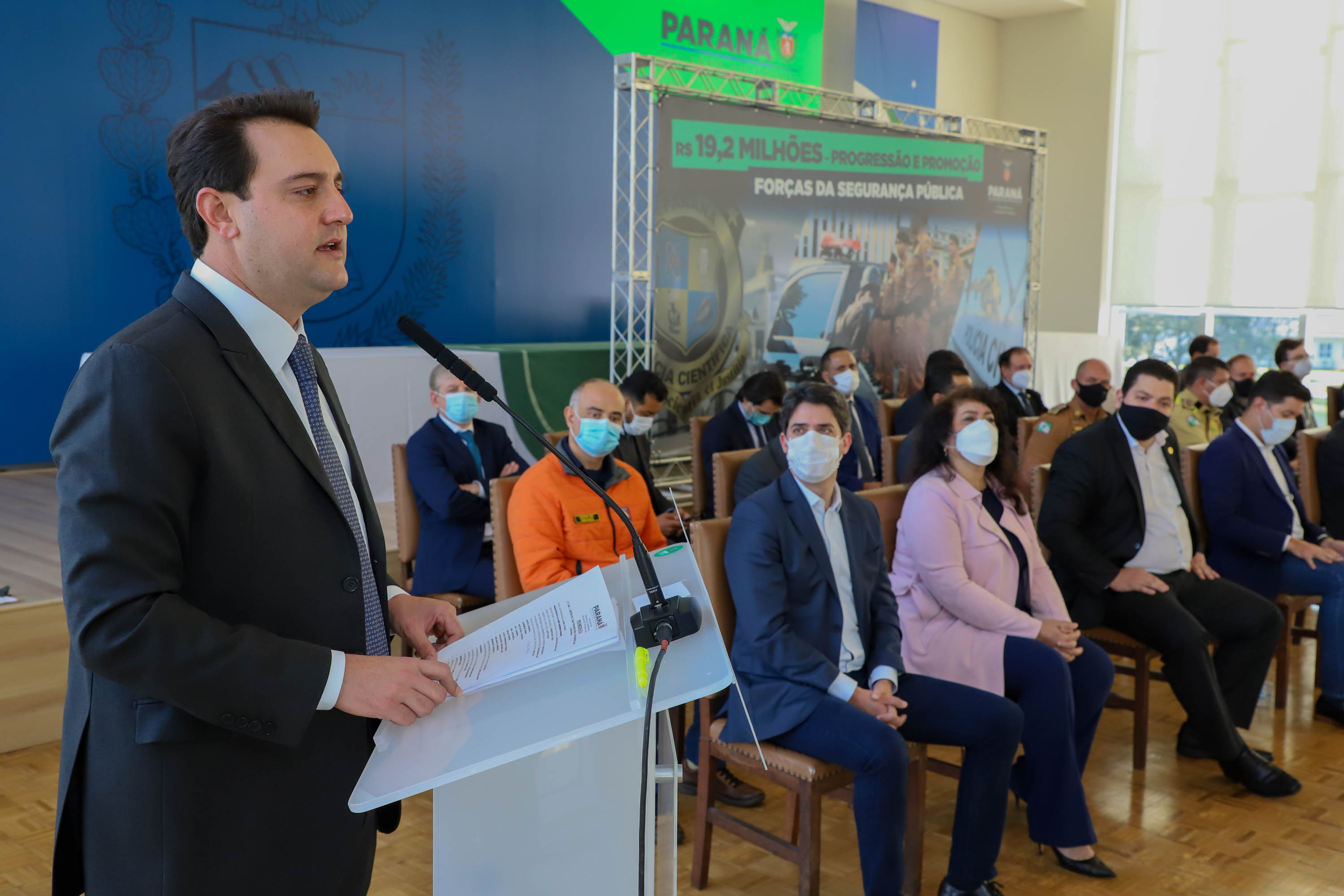 O governador Carlos Massa Ratinho Junior anuncia nesta terça-feira (17) o pagamento das promoções e progressões dos profissionais vinculados à Secretaria de Estado da Segurança Pública.Foto: Ari Dias/ AEN.