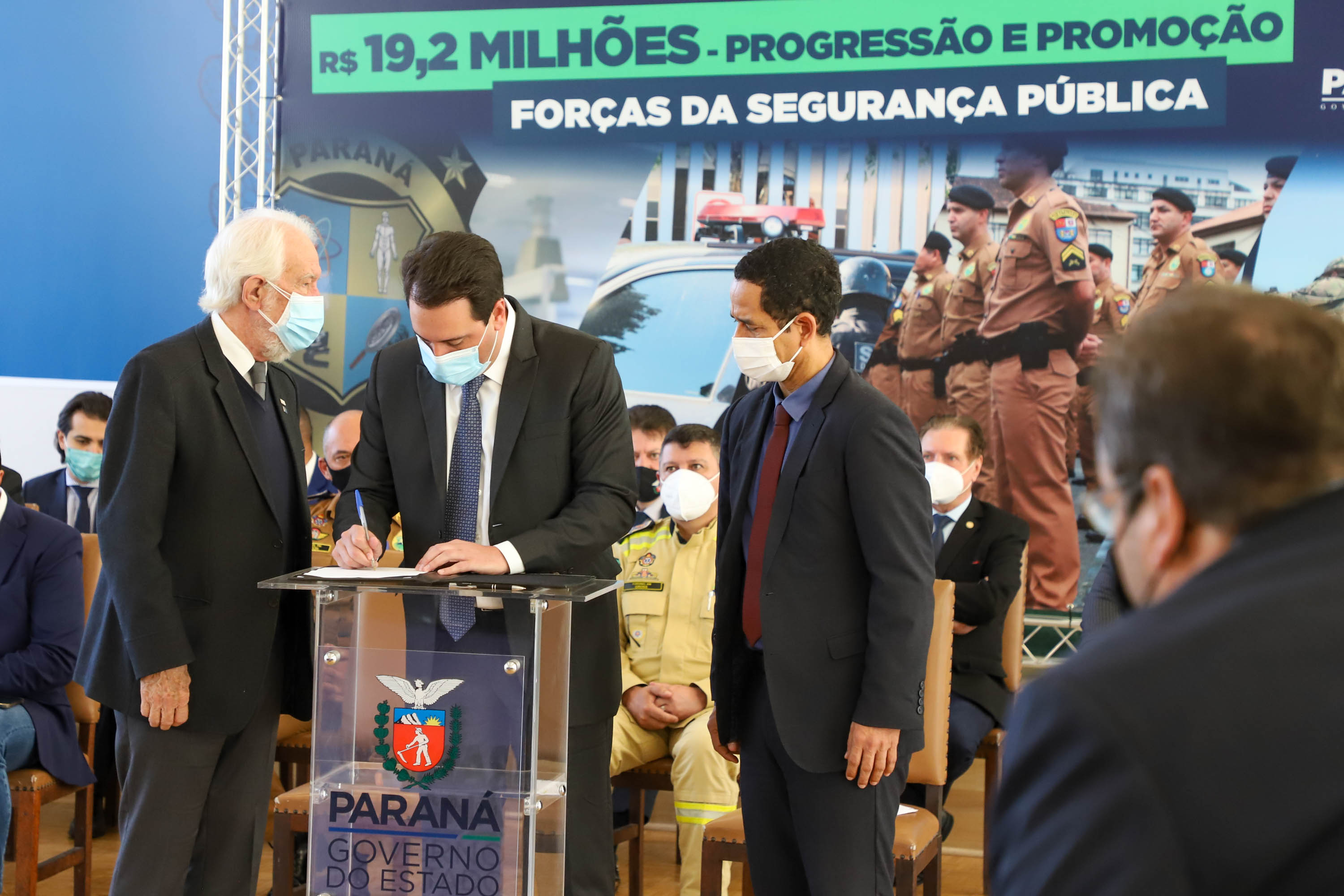 O governador Carlos Massa Ratinho Junior anuncia nesta terça-feira (17) o pagamento das promoções e progressões dos profissionais vinculados à Secretaria de Estado da Segurança Pública.Foto: Ari Dias/ AEN.