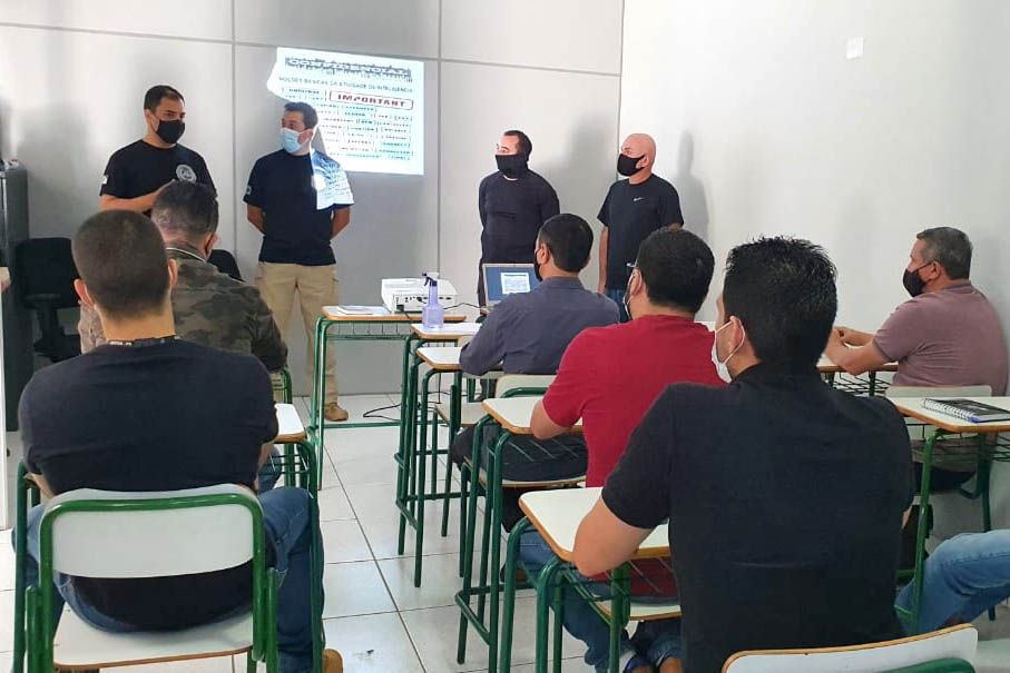 Agentes penitenciários do Departamento Penitenciário do Paraná participaram do curso Noções de Inteligência Penitenciária, promovida pela Escola de Formação e Aperfeiçoamento Penitenciário (Espen). Dividido em etapas, o curso teve término na última semana, em Curitiba.  -  Curitiba, 19/08/2021  -  Foto: Depen-Paraná