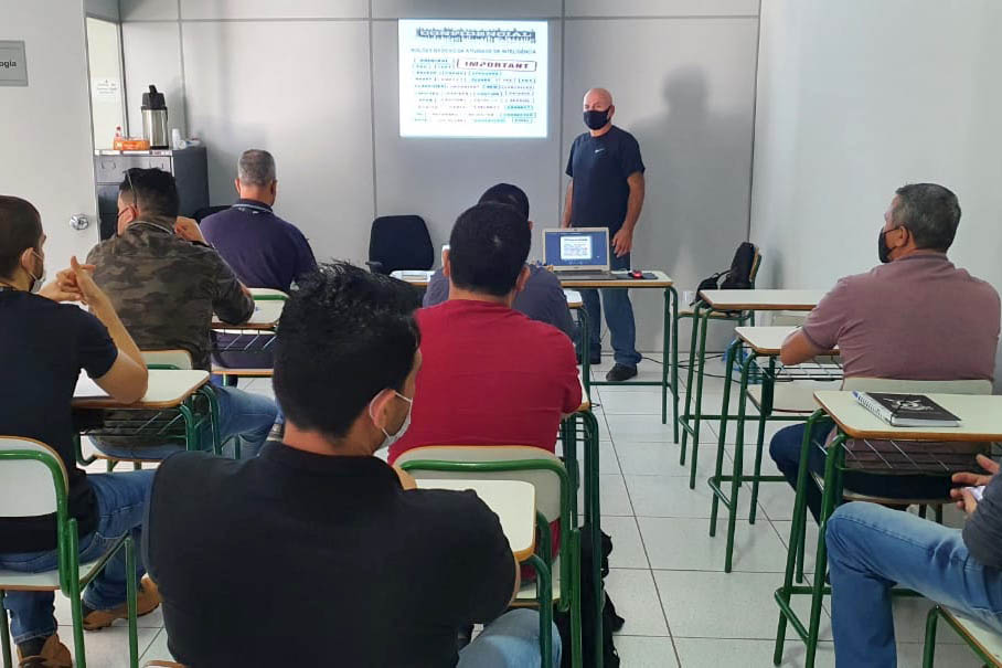 Agentes penitenciários do Departamento Penitenciário do Paraná participaram do curso Noções de Inteligência Penitenciária, promovida pela Escola de Formação e Aperfeiçoamento Penitenciário (Espen). Dividido em etapas, o curso teve término na última semana, em Curitiba.  -  Curitiba, 19/08/2021  -  Foto: Depen-Paraná