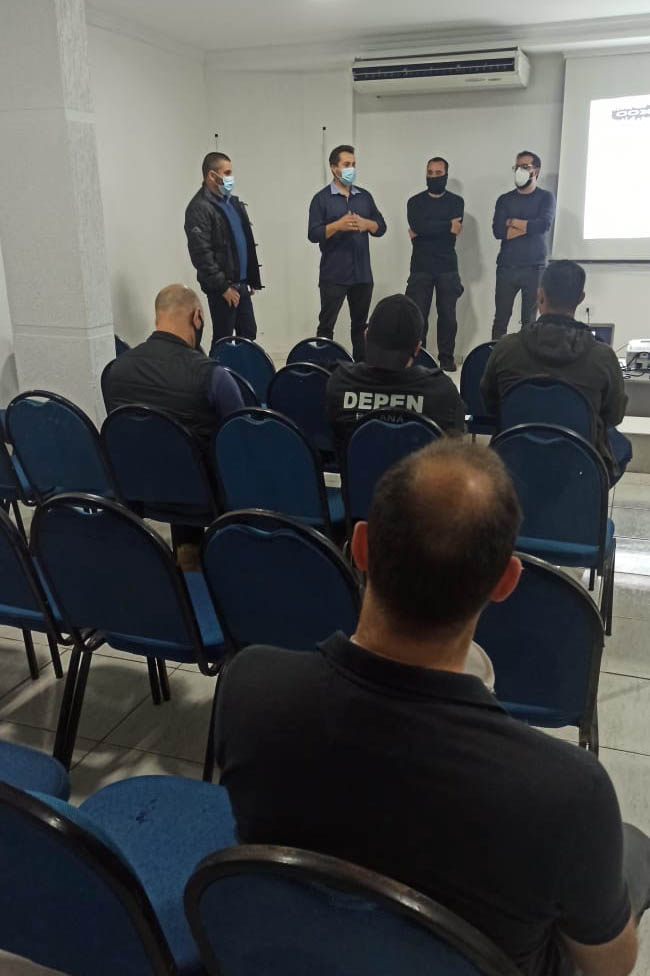 Agentes penitenciários do Departamento Penitenciário do Paraná participaram do curso Noções de Inteligência Penitenciária, promovida pela Escola de Formação e Aperfeiçoamento Penitenciário (Espen). Dividido em etapas, o curso teve término na última semana, em Curitiba.  -  Curitiba, 19/08/2021  -  Foto: Depen-Paraná