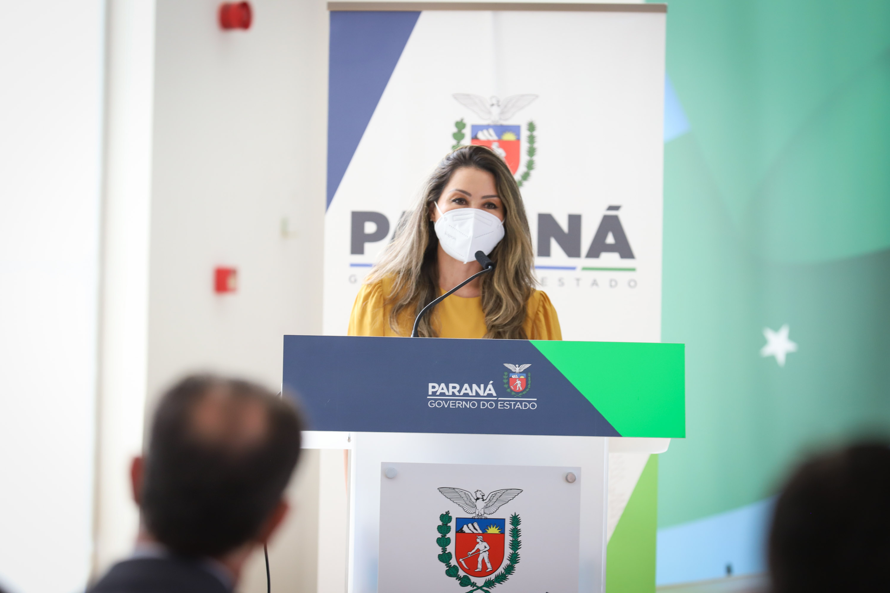 O governador Carlos Massa Ratinho Junior participa  nesta segunda-feira (23)  da premiação Amigos da Patria Voluntaria, ao lado da Presidente do conselho da Superintendência de Ação Solidária, a primeira-dama Luciana Saito Massa. 23/08/2021 - Foto: Geraldo Bubniak/AEN