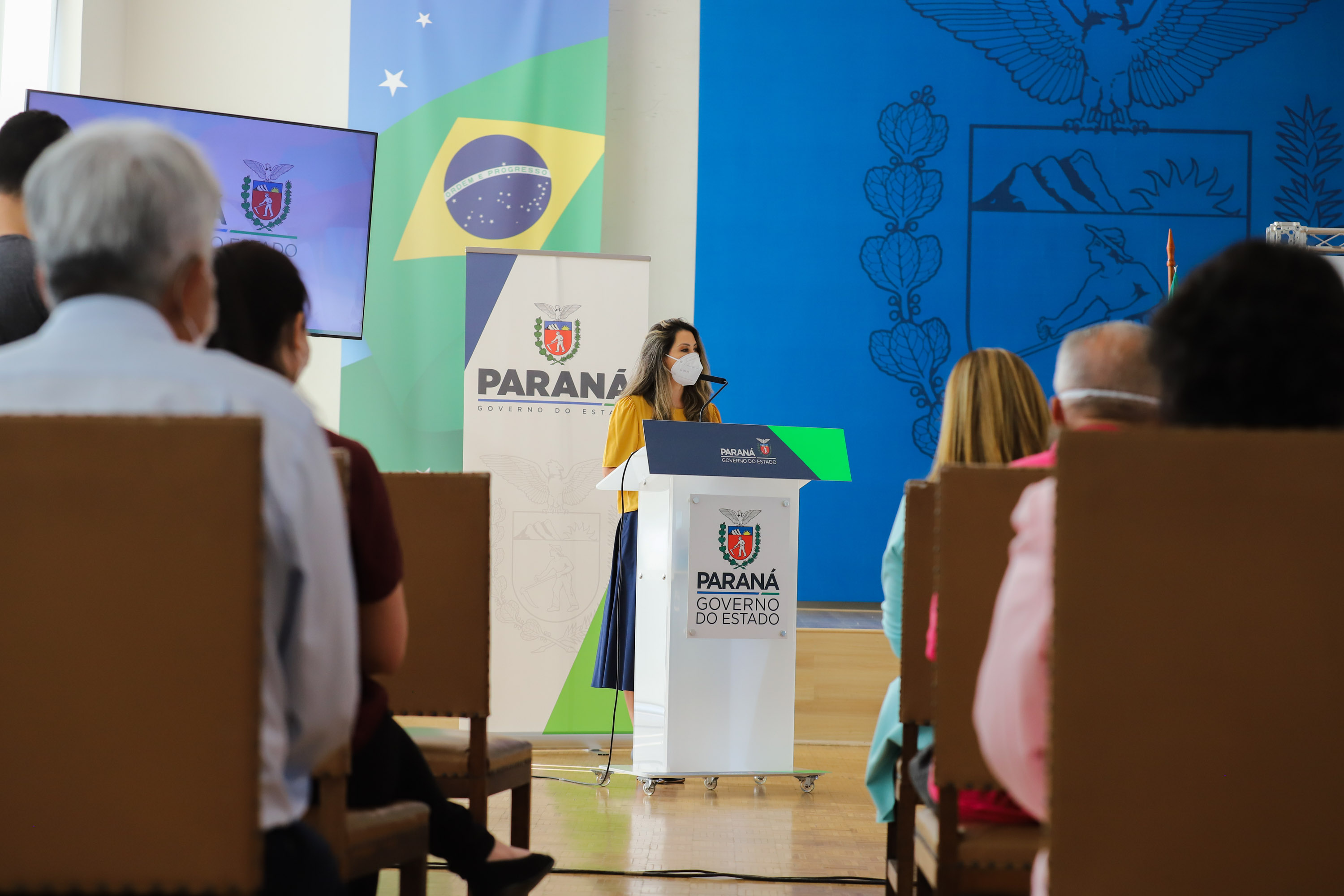 O governador Carlos Massa Ratinho Junior participa  nesta segunda-feira (23)  da premiação Amigos da Patria Voluntaria, ao lado da Presidente do conselho da Superintendência de Ação Solidária, a primeira-dama Luciana Saito Massa. 23/08/2021 - Foto: Geraldo Bubniak/AEN