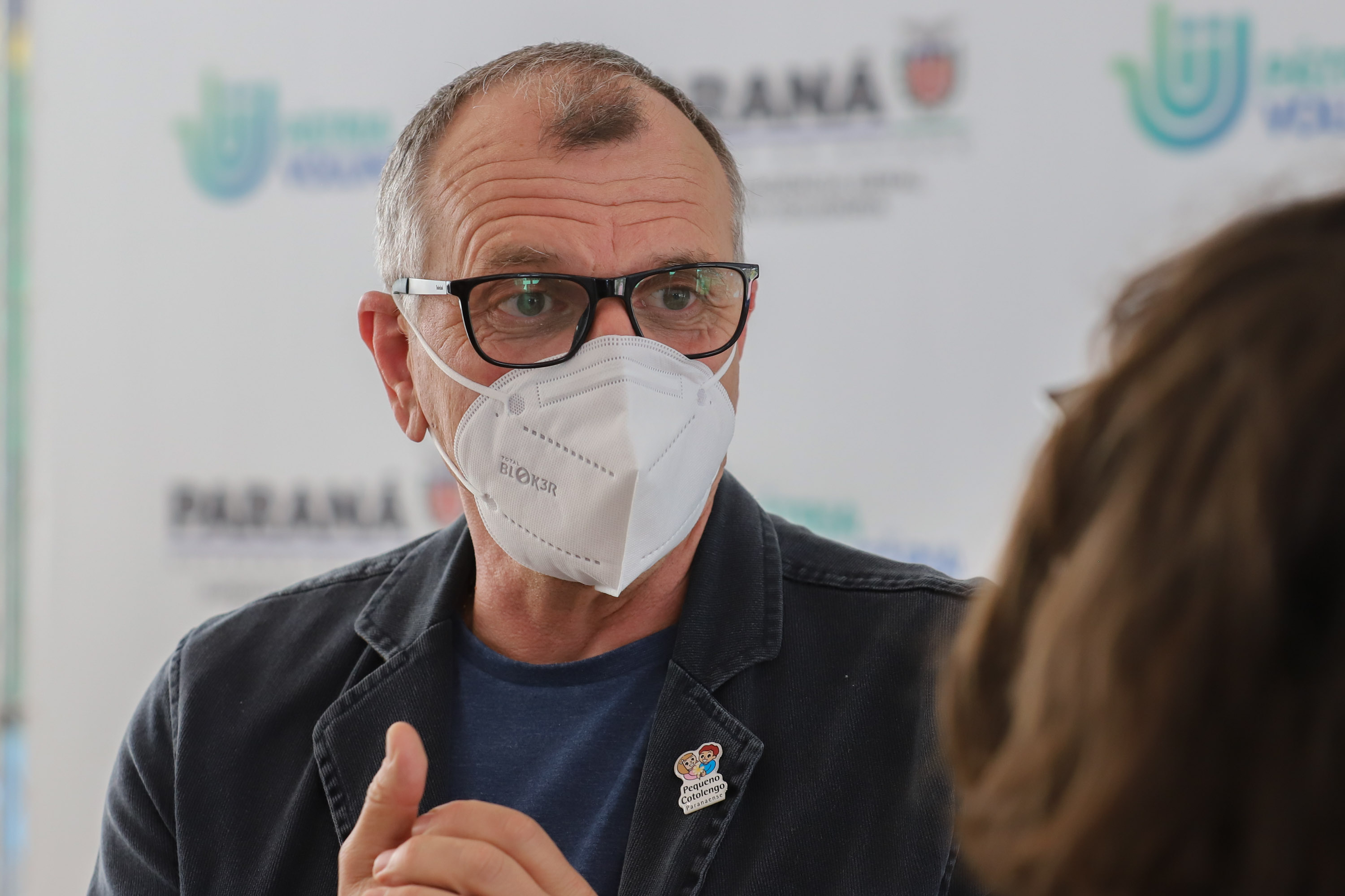 O governador Carlos Massa Ratinho Junior participa  nesta segunda-feira (23)  da premiação Amigos da Patria Voluntaria, ao lado da Presidente do conselho da Superintendência de Ação Solidária, a primeira-dama Luciana Saito Massa. 23/08/2021 - Foto: Geraldo Bubniak/AEN