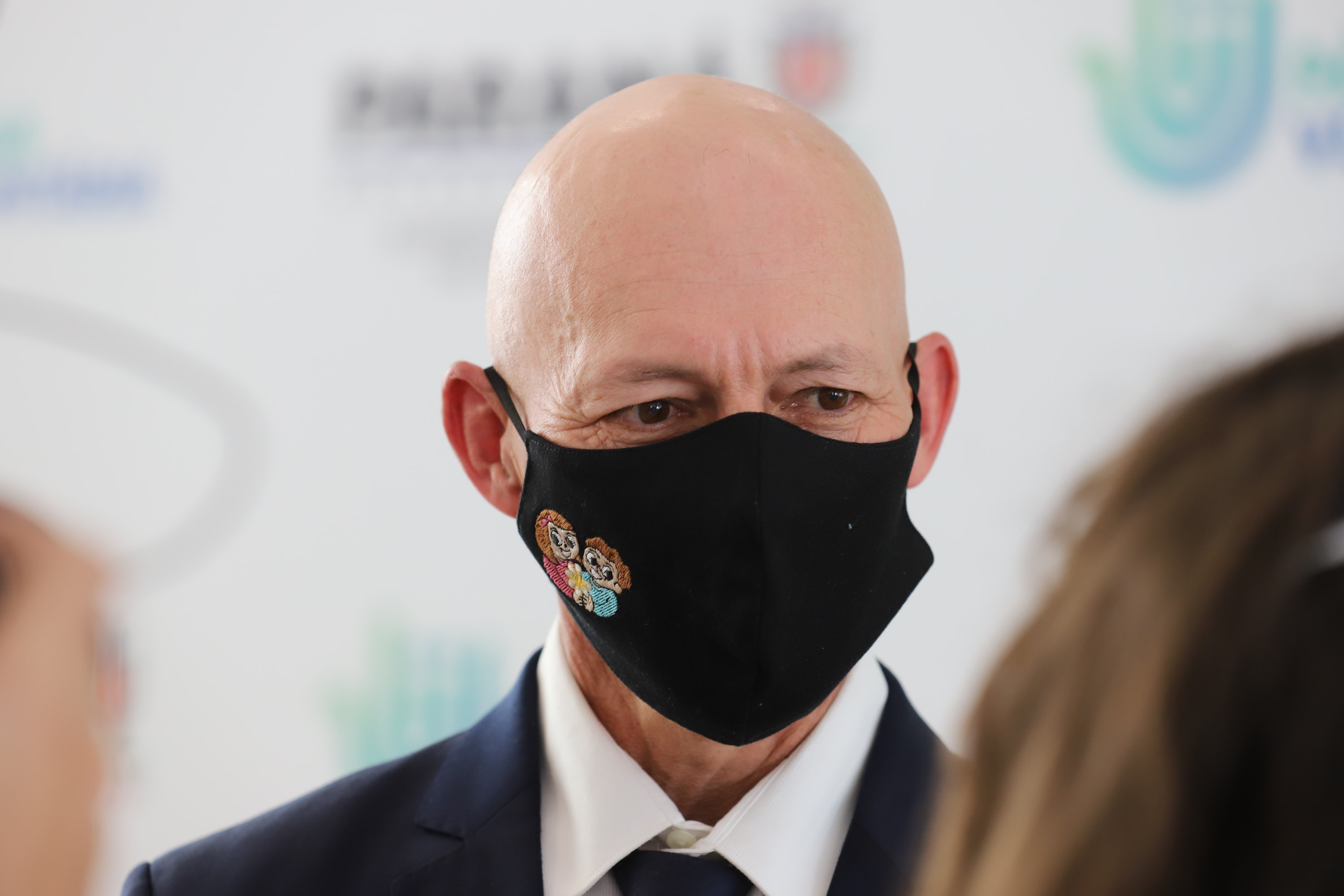 O governador Carlos Massa Ratinho Junior participa  nesta segunda-feira (23)  da premiação Amigos da Patria Voluntaria, ao lado da Presidente do conselho da Superintendência de Ação Solidária, a primeira-dama Luciana Saito Massa. 23/08/2021 - Foto: Geraldo Bubniak/AEN