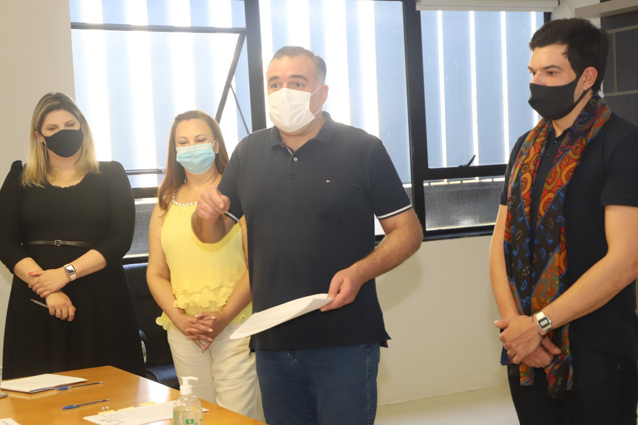 A Secretaria de Justiça, Família e Trabalho assinou nesta segunda-feira (23) um protocolo de intenções com Faculdade Educacional da Lapa (Fael) para o oferecimento de cursos gratuitos em seis áreas. Os cursos serão virtuais e divulgados pelas agências do trabalhador do Paraná.   -  Curitiba, 23/08/2021  -  Foto: SEJUF