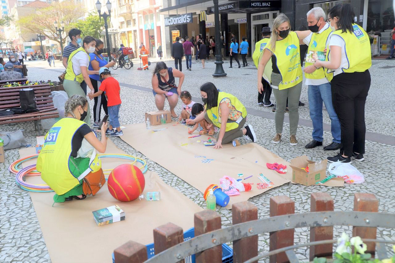 A Secretaria de Justiça, Família e Trabalho do Paraná, através do Departamento de Políticas para a Criança e o Adolescente e da Força-Tarefa Infância Segura, vinculada ao Departamento de Justiça, promoveu nesta terça-feira, 24, data em que é celebrada o Dia da Infância, ações de conscientização sobre os direitos da criança.   -  Curitiba, 24/08/2021  -  Foto: SEJUF