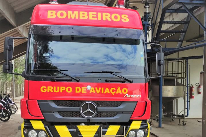 A Regional de Maringá fez a verificação inicial do veículo tanque rodoviário pertencente ao Corpo de Bombeiros do estado do Mato Grosso, na segunda-feira (23). O veículo será destinado ao transporte de querosene, usada no abastecimento dos helicópteros daquele Estado, que são utilizados no combate aos incêndios que vêm ocorrendo na região, destruindo o pantanal brasileiro, além de lavouras e parte da mata ainda existente.  -  Curitiba, 24/08/2021  -  Foto: IPEM