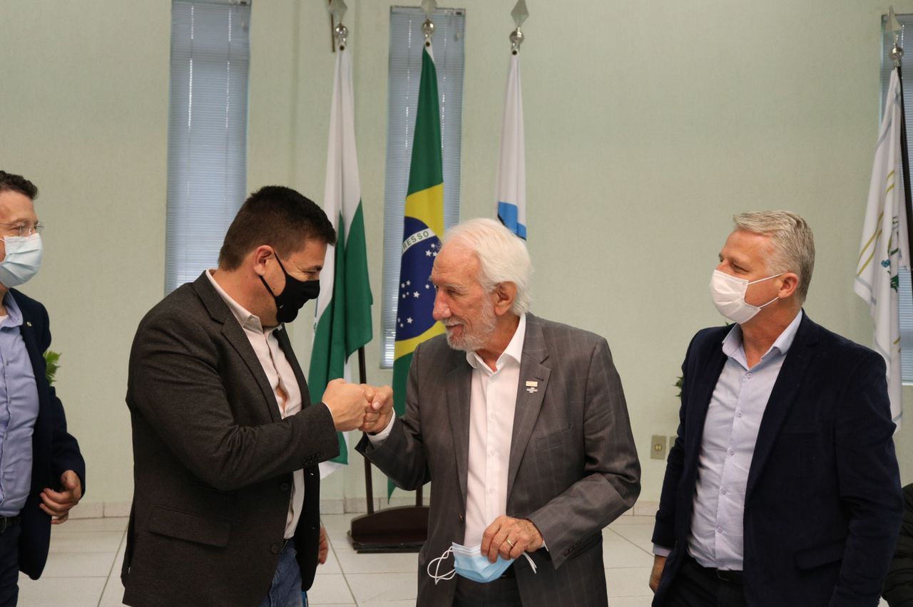 O vice-governador Darci Piana participou nesta quinta-feira (26) de reunião promovida pela Associação dos Municípios do Paraná (AMP), em parceria com a Associação dos Municípios do Centro-Sul do Paraná (Amcespar), em Irati, e falou sobre as ações do governo estadual a prefeitos e secretários municipais. Foto: Camila Tonett