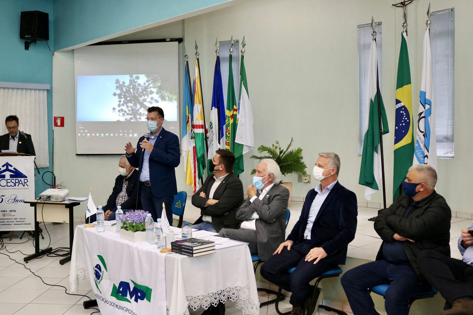 O vice-governador Darci Piana participou nesta quinta-feira (26) de reunião promovida pela Associação dos Municípios do Paraná (AMP), em parceria com a Associação dos Municípios do Centro-Sul do Paraná (Amcespar), em Irati, e falou sobre as ações do governo estadual a prefeitos e secretários municipais. Foto: Camila Tonett