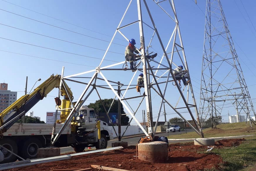 Estão em fase de final de construção duas novas linhas de alta tensão que irão reforçar o atendimento às cargas de energia elétrica da região Norte do Paraná, sobretudo nos municípios de Londrina, Arapongas e Apucarana.  -  Curitiba, 27/08/2021  -  Foto: Copel