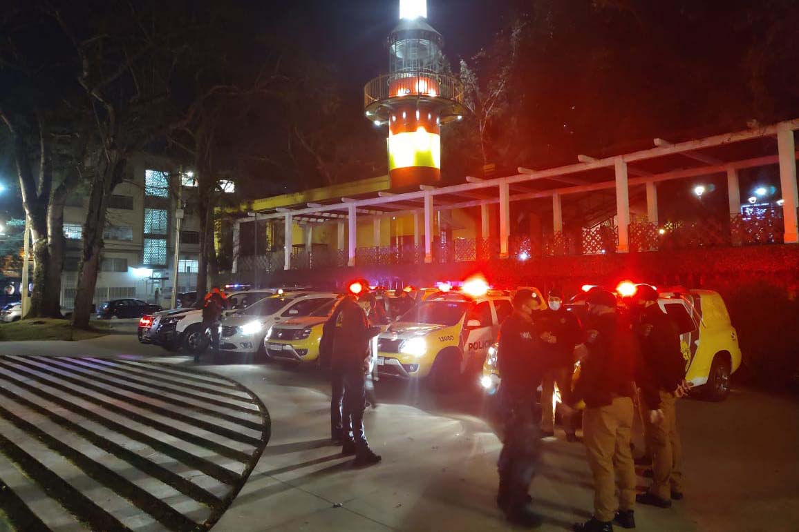 Durante final de semana, AIFU dispersa mais de 2,5 mil pessoas de aglomerações e fecha 13 estabelecimentos irregulares. Foto: SESP