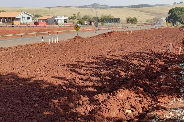 O Departamento de Estradas de Rodagem do Paraná (DER/PR) retomou este mês as obras de um novo viaduto em Água Boa, distrito de Paiçandu, na região Noroeste. A obra de arte especial, localizada no km 164 da PR-323, tem um valor de cerca de R$ 2 milhões para execução de sua estrutura de concreto armado. Foto:DER