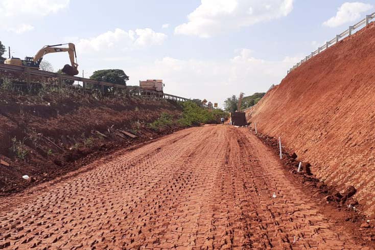O Departamento de Estradas de Rodagem do Paraná (DER/PR) retomou este mês as obras de um novo viaduto em Água Boa, distrito de Paiçandu, na região Noroeste. A obra de arte especial, localizada no km 164 da PR-323, tem um valor de cerca de R$ 2 milhões para execução de sua estrutura de concreto armado. Foto:DER