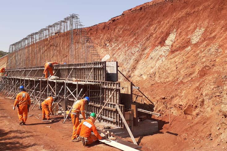 O Departamento de Estradas de Rodagem do Paraná (DER/PR) retomou este mês as obras de um novo viaduto em Água Boa, distrito de Paiçandu, na região Noroeste. A obra de arte especial, localizada no km 164 da PR-323, tem um valor de cerca de R$ 2 milhões para execução de sua estrutura de concreto armado. Foto:DER