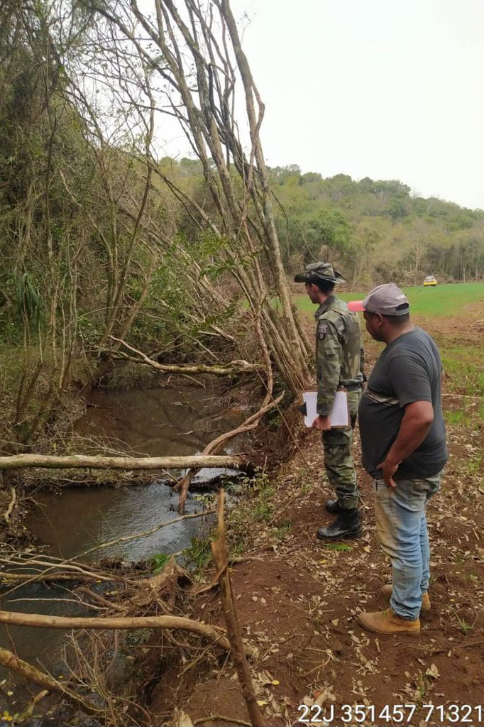 Policiais e agentes do IAT aplicam mais de R$ 1 milhão de multas e quatro pessoas são presas durante a Operação Nascente Viva  -  Curitiba, 31/08/2021  -  Foto: PMPR