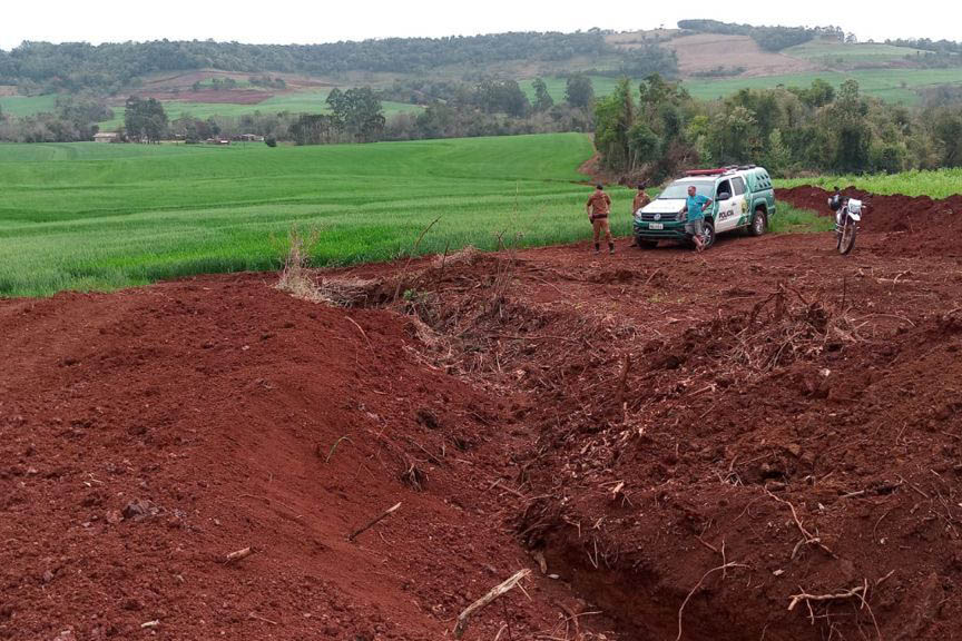 Policiais e agentes do IAT aplicam mais de R$ 1 milhão de multas e quatro pessoas são presas durante a Operação Nascente Viva  -  Curitiba, 31/08/2021  -  Foto: PMPR