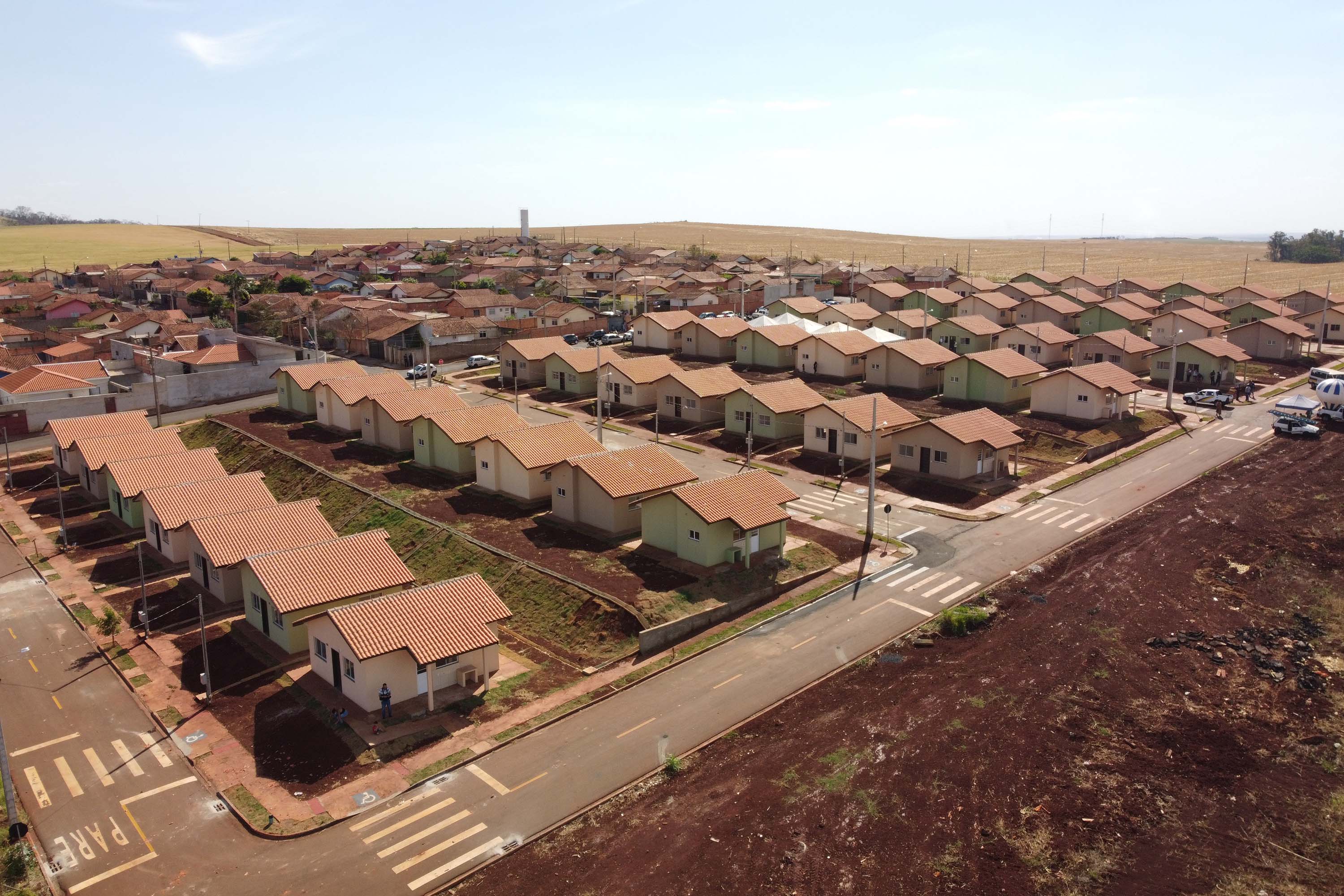 Com a ajuda do governo, 56 famílias de Cambará realizam sonho da casa própria. Foto: Ari DiasVieira/AEN