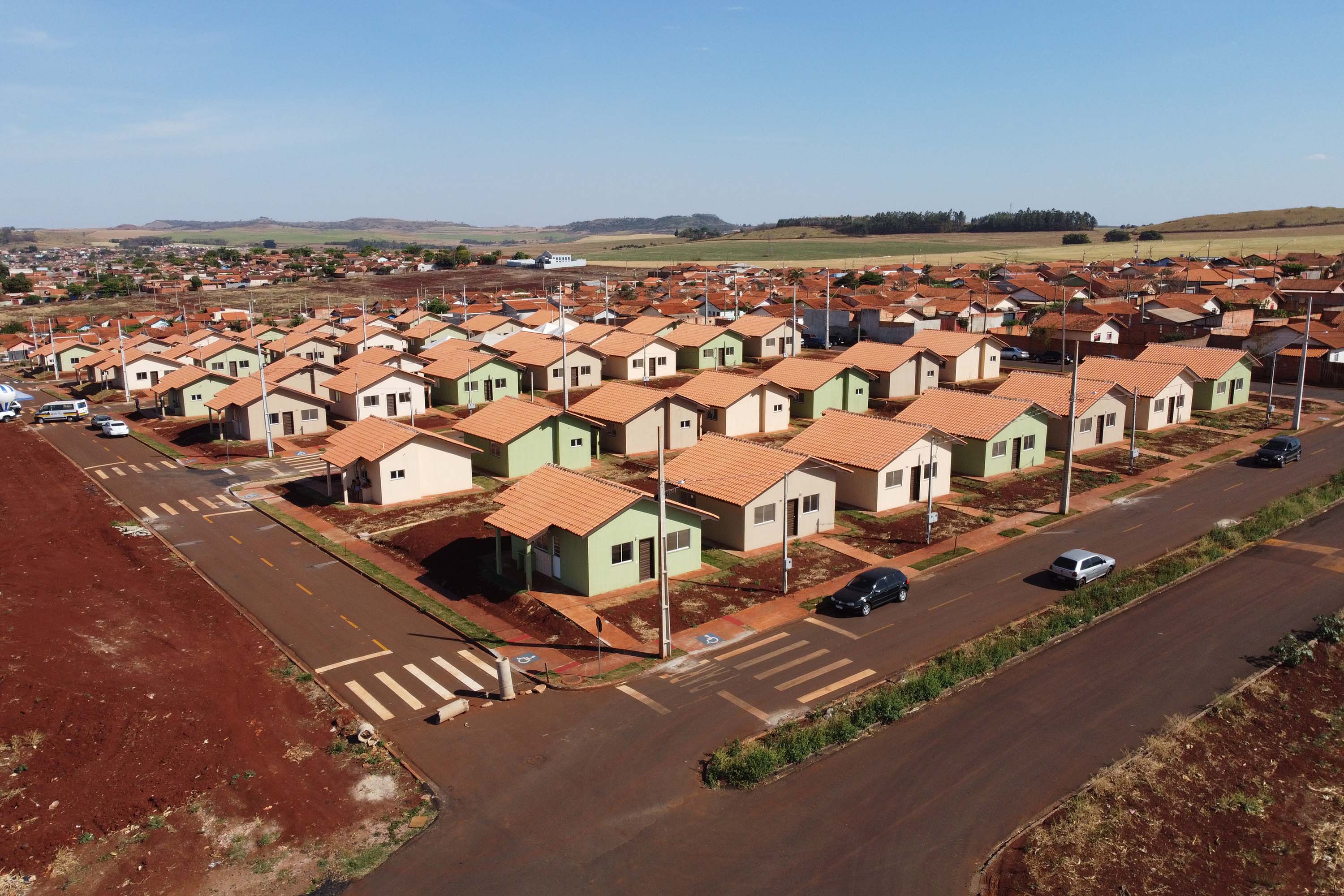Com a ajuda do governo, 56 famílias de Cambará realizam sonho da casa própria. Foto: Ari Dias/AEN