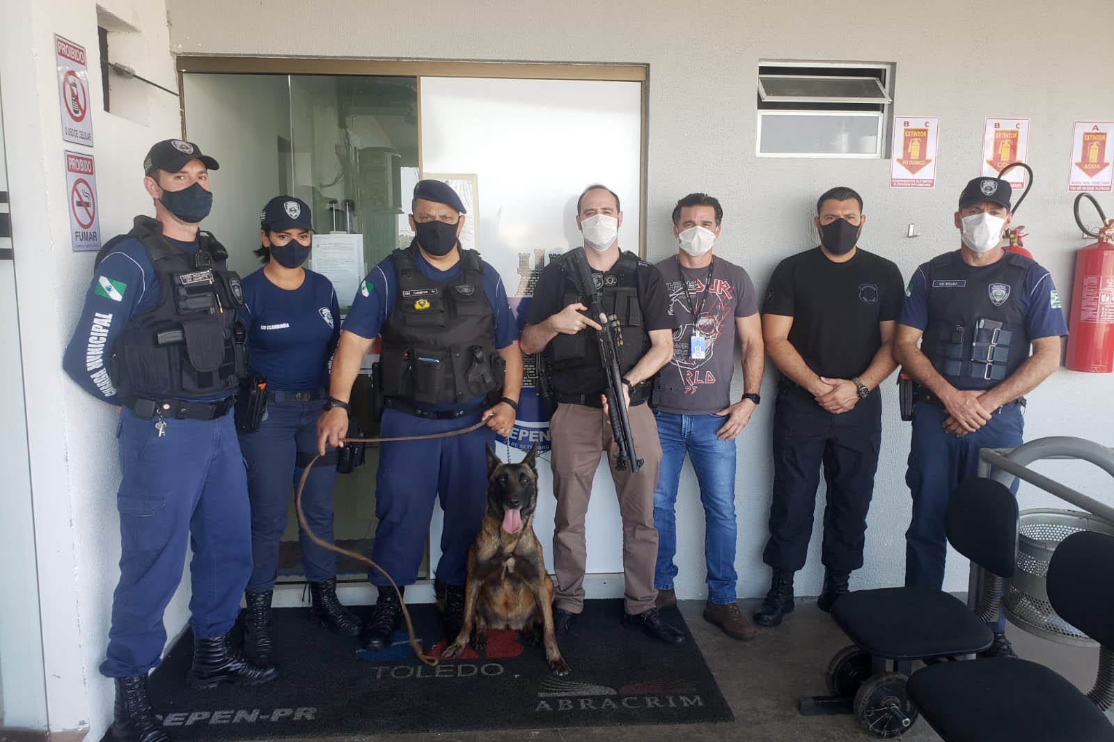 O Departamento Penitenciário do Paraná lançou nesta sexta-feira (3), a Operação Ordem e Progresso, que tem como objetivo reforçar a segurança de cadeias públicas e penitenciárias por meio de revistas gerais durante o feriado prolongado. Até o dia 7 de setembro, forças de segurança atuarão de forma integrada na busca de materiais ilícitos e na análise das estruturas físicas.  -  Curitiba, 03/09/2021  -  Foto: Depen-PR