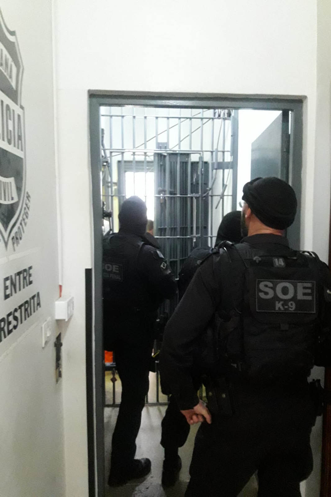 O Departamento Penitenciário do Paraná lançou nesta sexta-feira (3), a Operação Ordem e Progresso, que tem como objetivo reforçar a segurança de cadeias públicas e penitenciárias por meio de revistas gerais durante o feriado prolongado. Até o dia 7 de setembro, forças de segurança atuarão de forma integrada na busca de materiais ilícitos e na análise das estruturas físicas.  -  Curitiba, 03/09/2021  -  Foto: Depen-PR