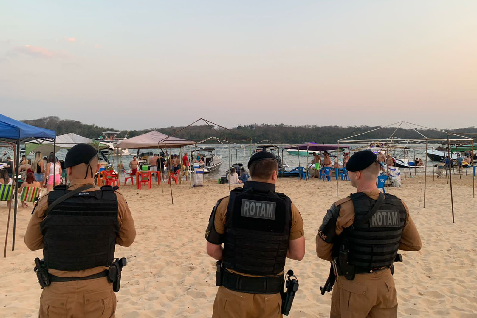Ações do Corpo de Bombeiros e outras forças policiais garantem feriado tranquilo em Porto Rico. Foto: SESP