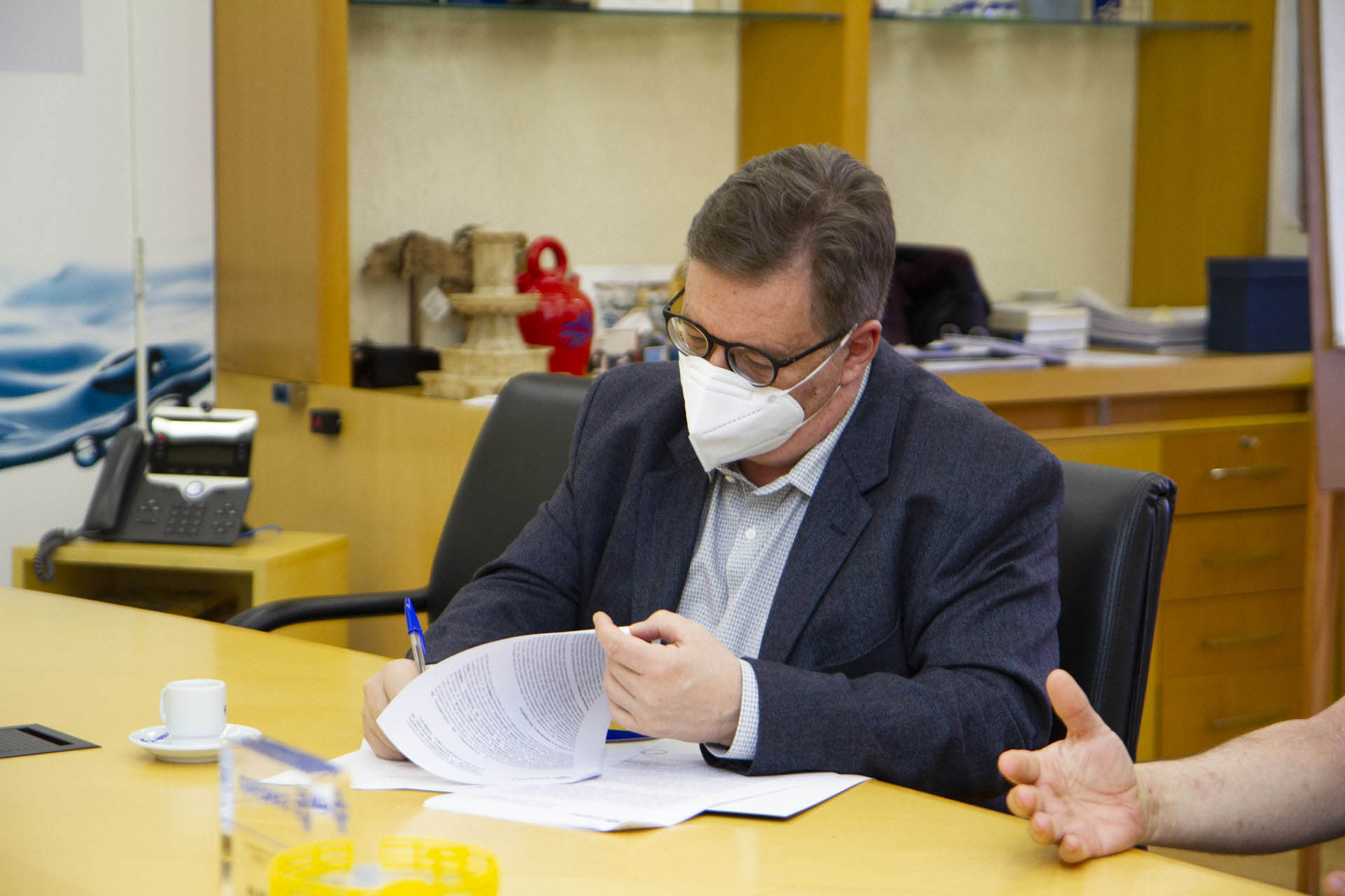 Sanepar e Embrapa vão utilizar abelhas sem ferrão para monitoramento ambiental - Diretor-presidente da Sanepar; Claudio Stabile; diretor de Meio Ambiente da Sanepar; Julio Gonchorosky; Chefe Geral da Embrapa Florestas; Erich Schaitza; e pesquisador da Embrapa Florestas Guilherme Schnell e Schühli; -; Curitiba; 13/09/2021; -; Foto:; Andre Thiago Chaves Aguiar/Sanepar