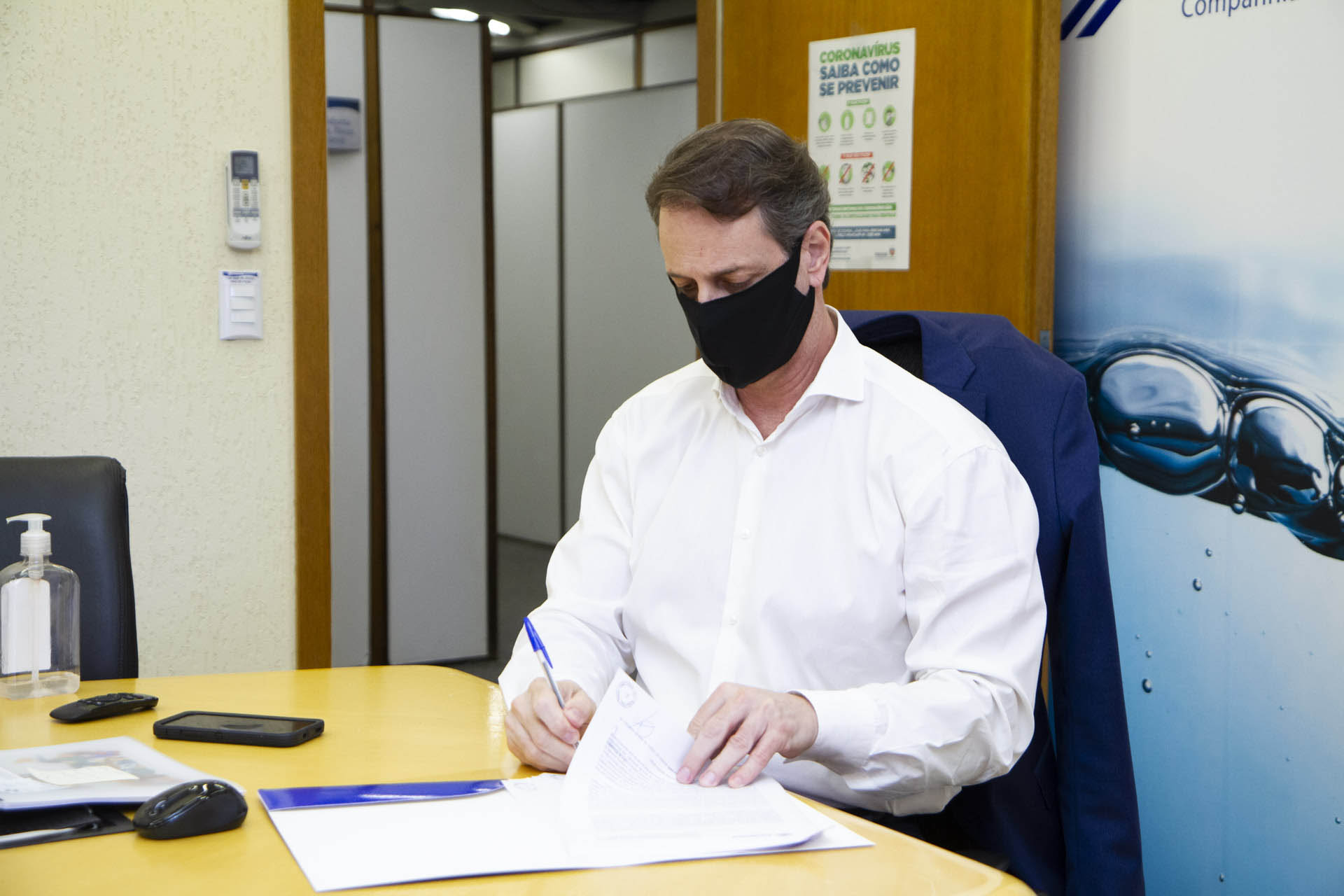 Sanepar e Embrapa vão utilizar abelhas sem ferrão para monitoramento ambiental - Diretor-presidente da Sanepar; Claudio Stabile; diretor de Meio Ambiente da Sanepar; Julio Gonchorosky; Chefe Geral da Embrapa Florestas; Erich Schaitza; e pesquisador da Embrapa Florestas Guilherme Schnell e Schühli; -; Curitiba; 13/09/2021; -; Foto:; Andre Thiago Chaves Aguiar/Sanepar