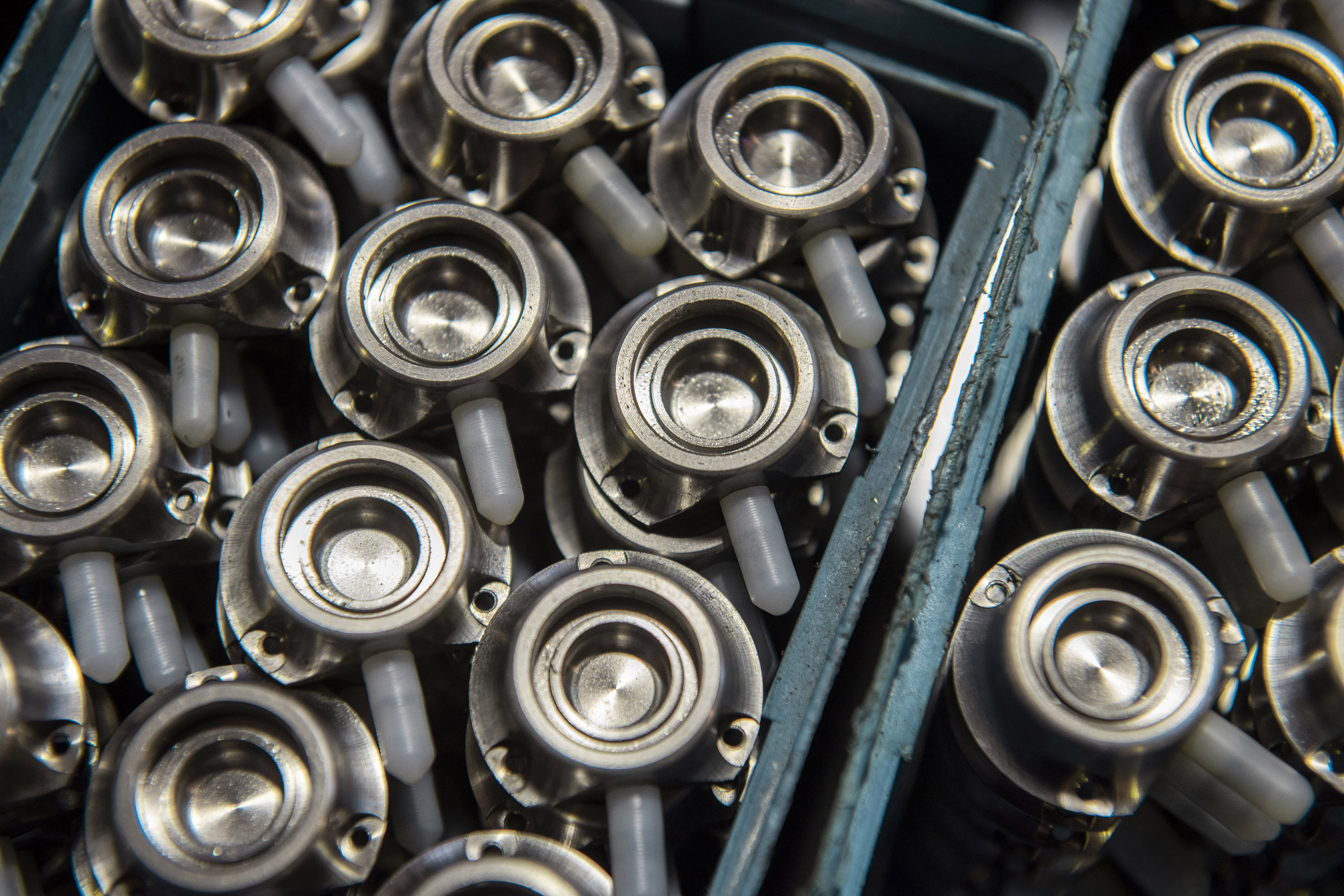 O Instituto de Tecnologia do Paraná (Tecpar) é o único laboratório do Estado a fazer a análise de ligas de titânio, material amplamente utilizado na produção de próteses para implantes ortopédicos e odontológicos. Foto:Marcelo Andrade