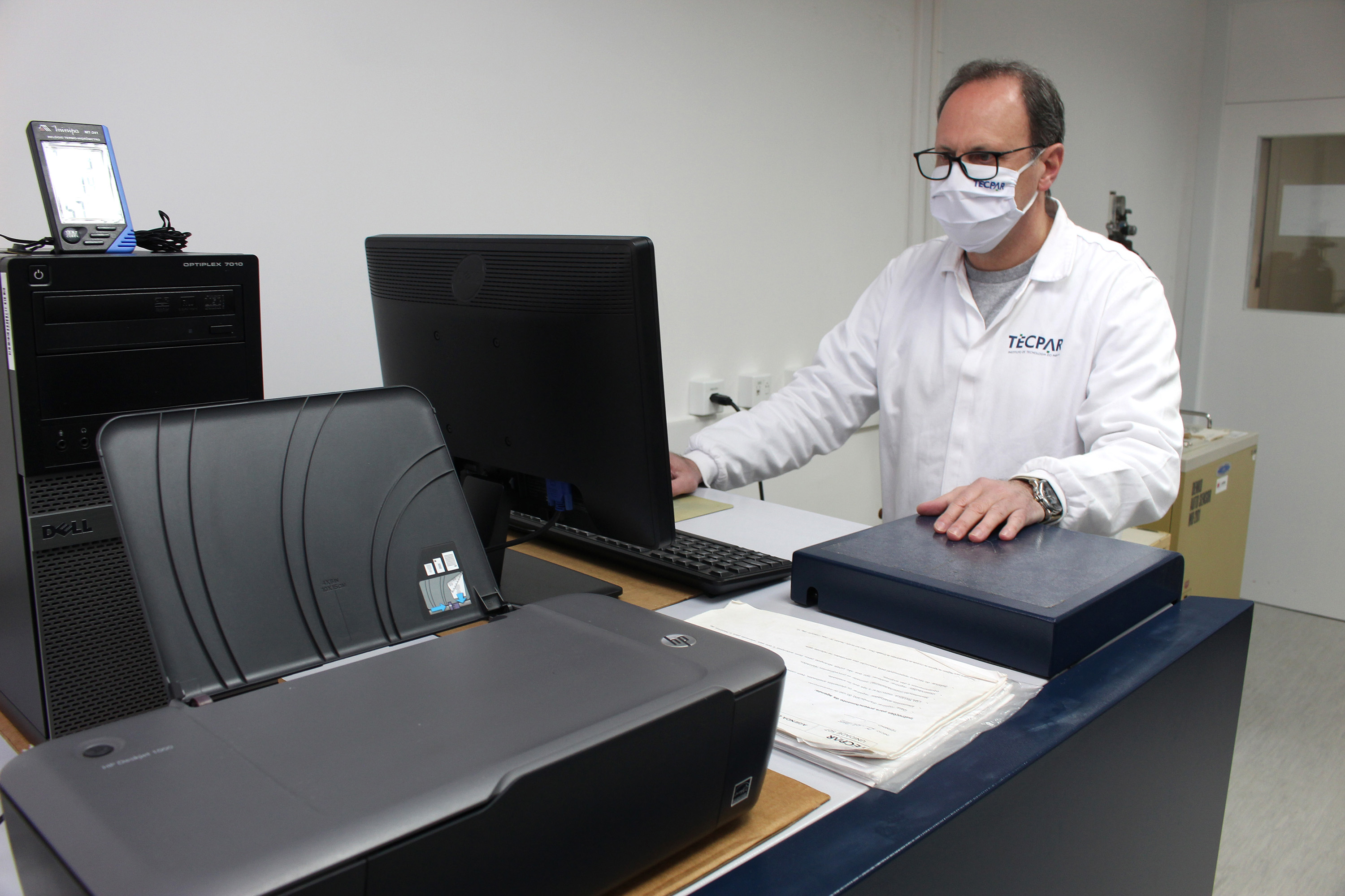 O Instituto de Tecnologia do Paraná (Tecpar) é o único laboratório do Estado a fazer a análise de ligas de titânio, material amplamente utilizado na produção de próteses para implantes ortopédicos e odontológicos. Foto:Luciano Sarote