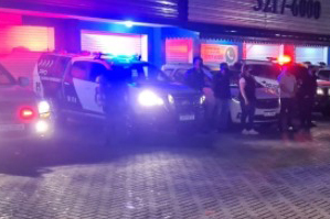 Abordagens da AIFU durante o final de semana culminam em 20 pontos comerciais fechados e mais de R$ 800 mil em multas na Capital  -  Curitiba, 20/09/2021  -  Foto: SESP-PR