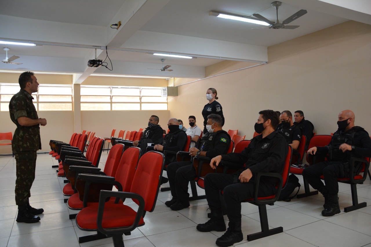 Agentes penitenciários participam de curso de habilitação em fuzil e armeiro no Exército Brasileiro  -  Curitiba, 20/09/2021  -  Foto: DEPEN-PR