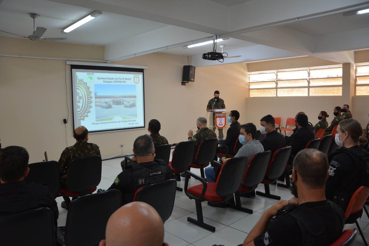 Agentes penitenciários participam de curso de habilitação em fuzil e armeiro no Exército Brasileiro  -  Curitiba, 20/09/2021  -  Foto: DEPEN-PR