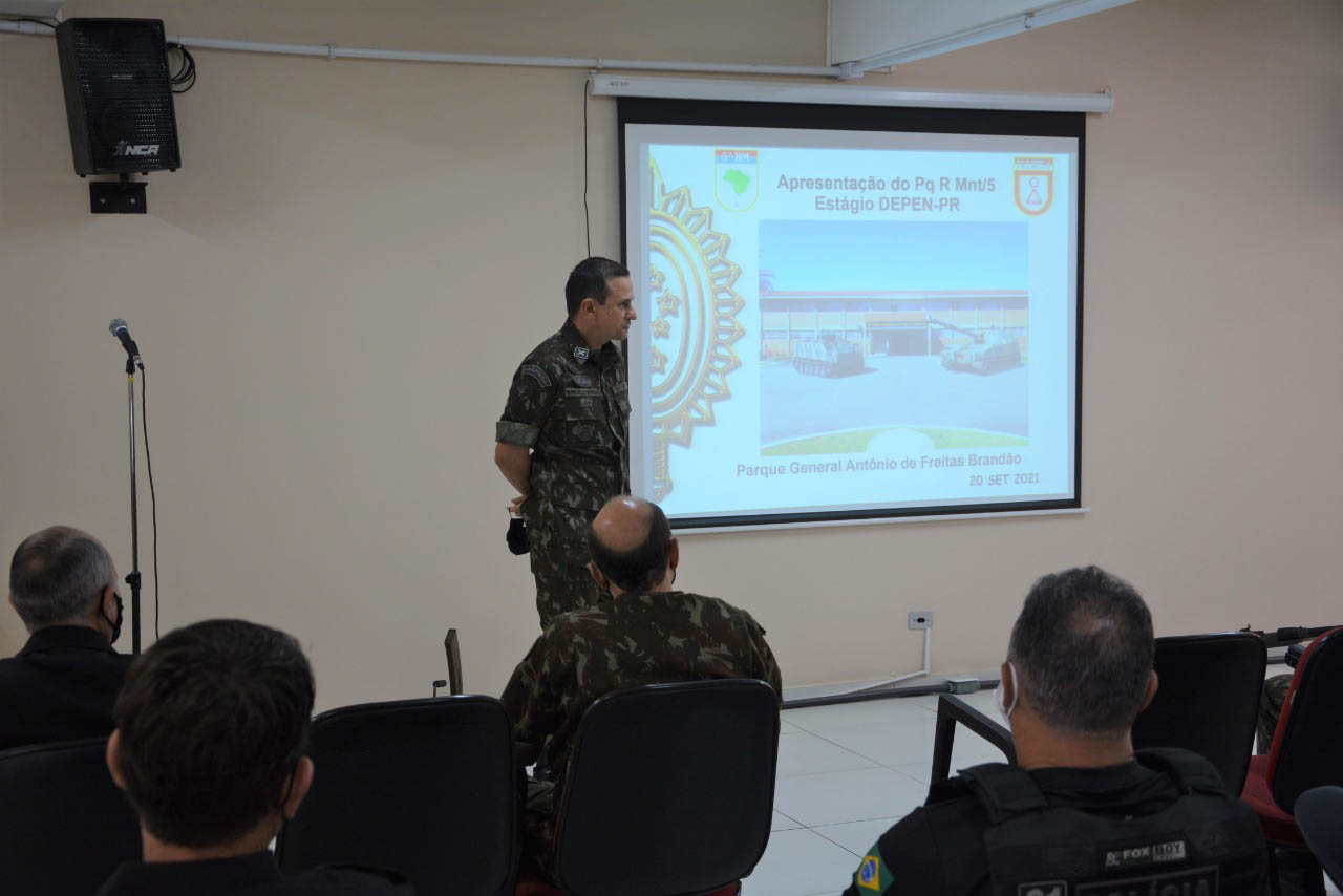 Agentes penitenciários participam de curso de habilitação em fuzil e armeiro no Exército Brasileiro  -  Curitiba, 20/09/2021  -  Foto: DEPEN-PR