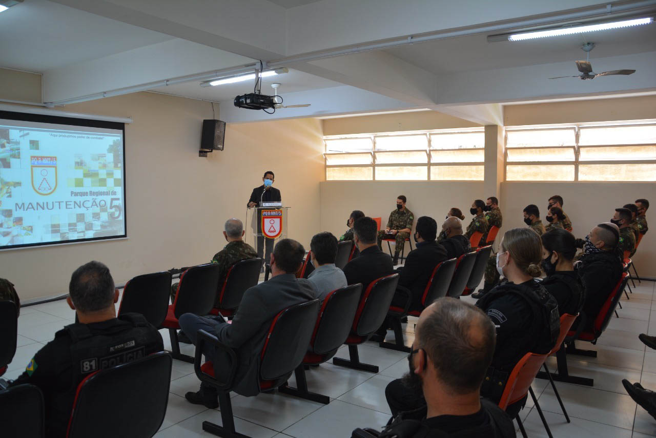 Agentes penitenciários participam de curso de habilitação em fuzil e armeiro no Exército Brasileiro  -  Curitiba, 20/09/2021  -  Foto: DEPEN-PR