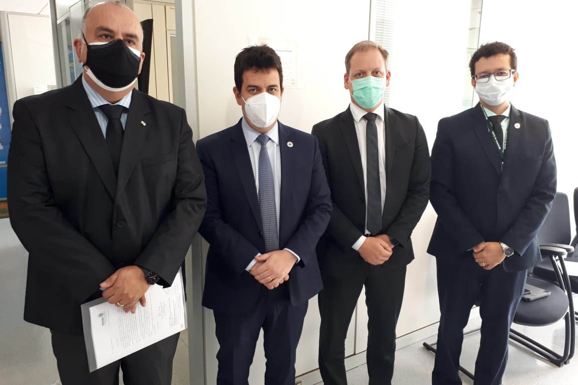 Ministério confirma 99 mil doses para adolescentes com comorbidades; lote chega na sexta .
A confirmação foi feita pelo secretário-executivo do Ministério, Rodrigo Cruz, à comitiva da Secretaria de Estado da Saúde que esteve em Brasília para tratar do assunto. Foto:SESA