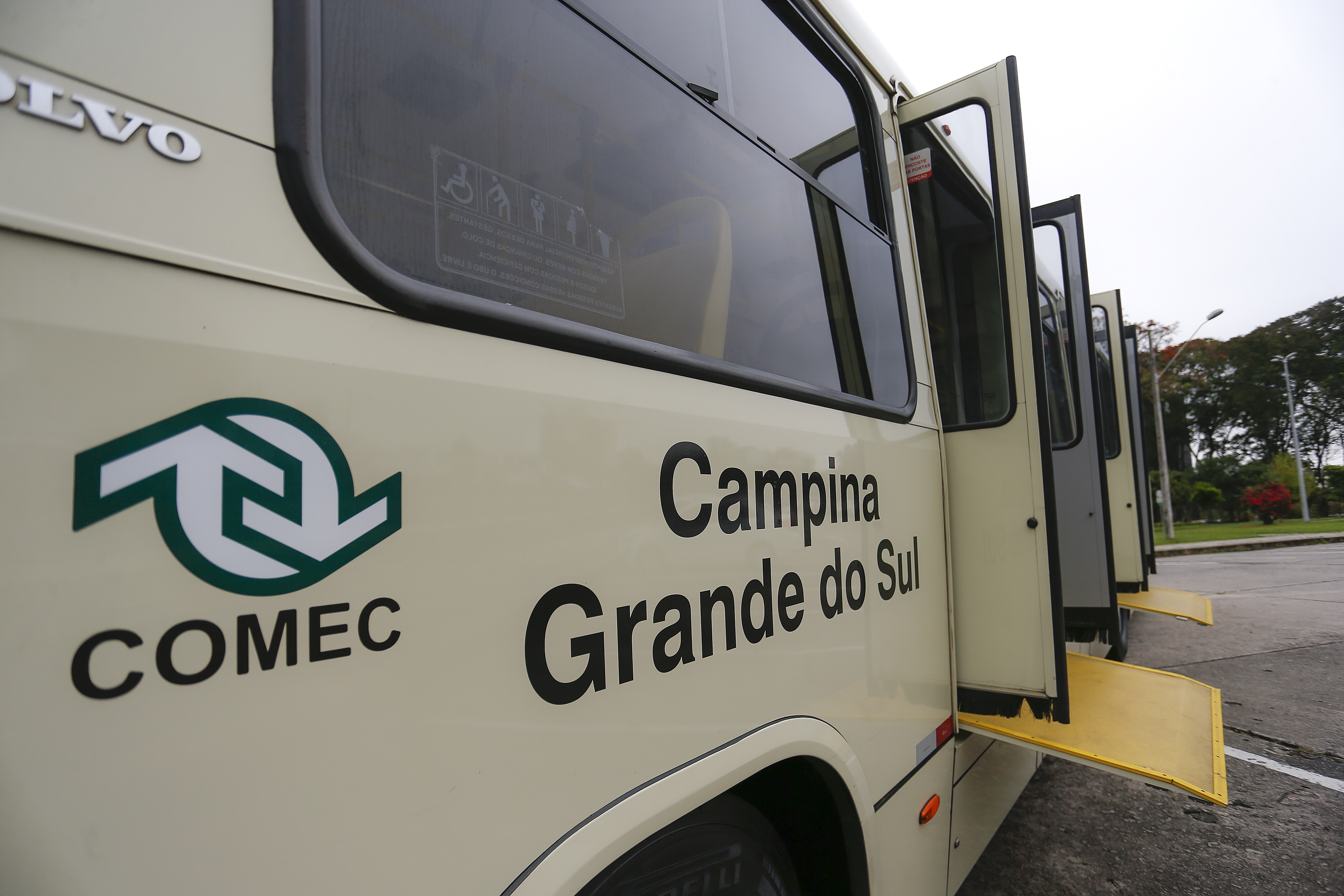 A vida de quem depende do transporte público para se locomover de Campina Grande do Sul a Curitiba passa a ficar mais fácil — e mais econômica — a partir de sábado (25)