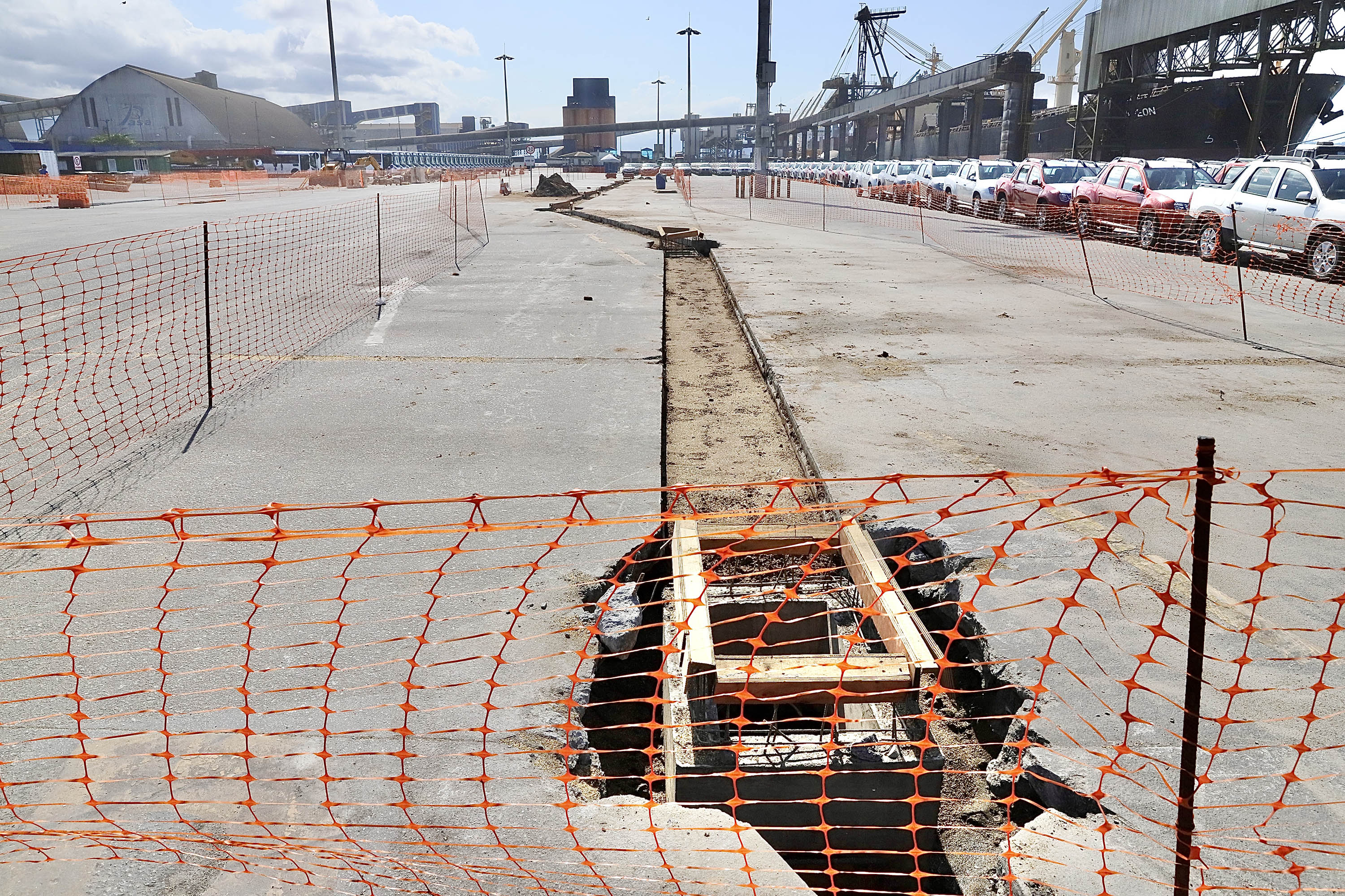 Novo sistema de drenagem pluvial é instalado em 375 mil m² do Porto de Paranaguá  -  Paranaguá, 24/09/2021  -  Foto: Claudio Neves/Portos do Paraná