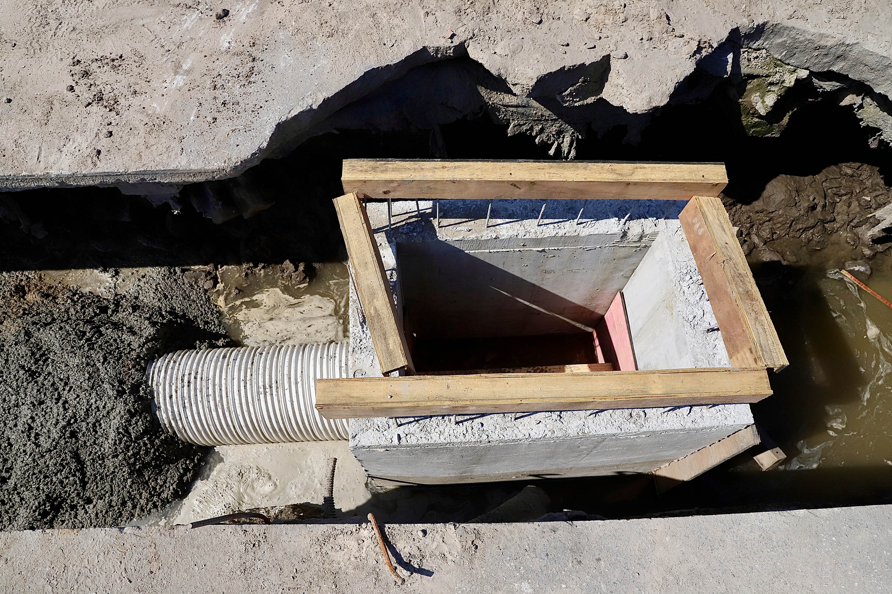 Novo sistema de drenagem pluvial é instalado em 375 mil m² do Porto de Paranaguá  -  Paranaguá, 24/09/2021  -  Foto: Claudio Neves/Portos do Paraná