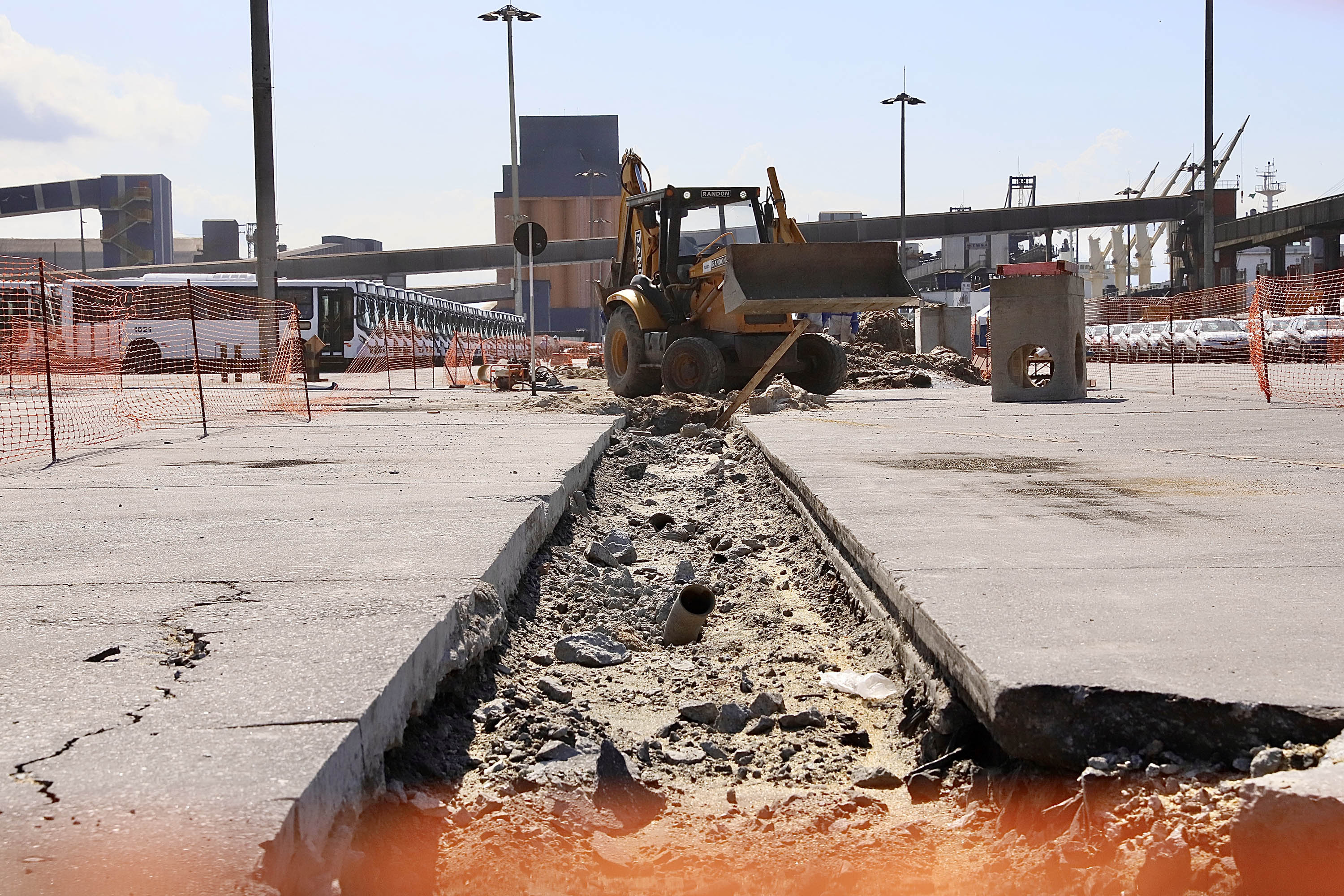 Novo sistema de drenagem pluvial é instalado em 375 mil m² do Porto de Paranaguá  -  Paranaguá, 24/09/2021  -  Foto: Claudio Neves/Portos do Paraná
