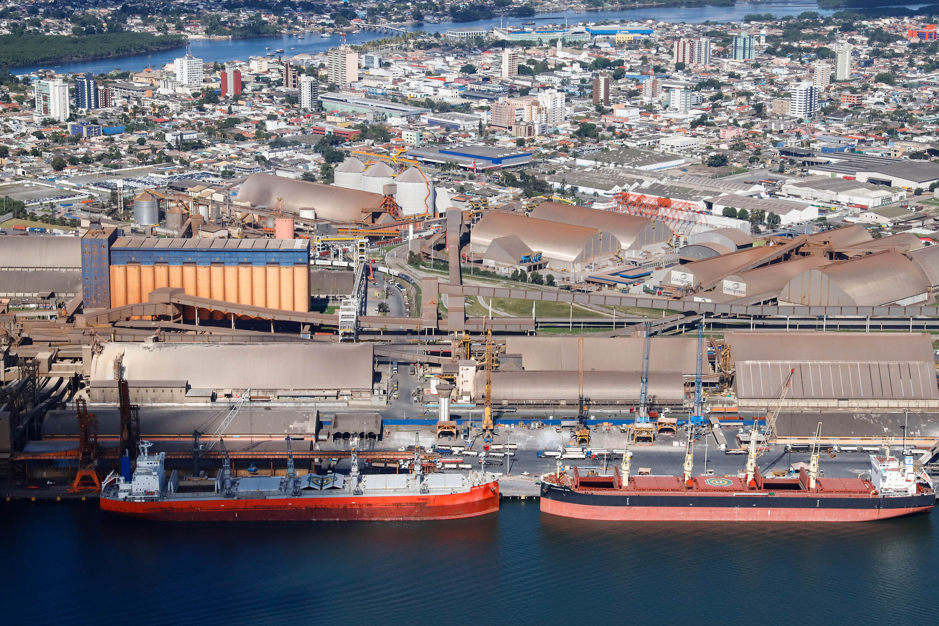 Novo sistema de drenagem pluvial é instalado em 375 mil m² do Porto de Paranaguá  -  Paranaguá, 24/09/2021  -  Foto: Rodrigo Félix Leal