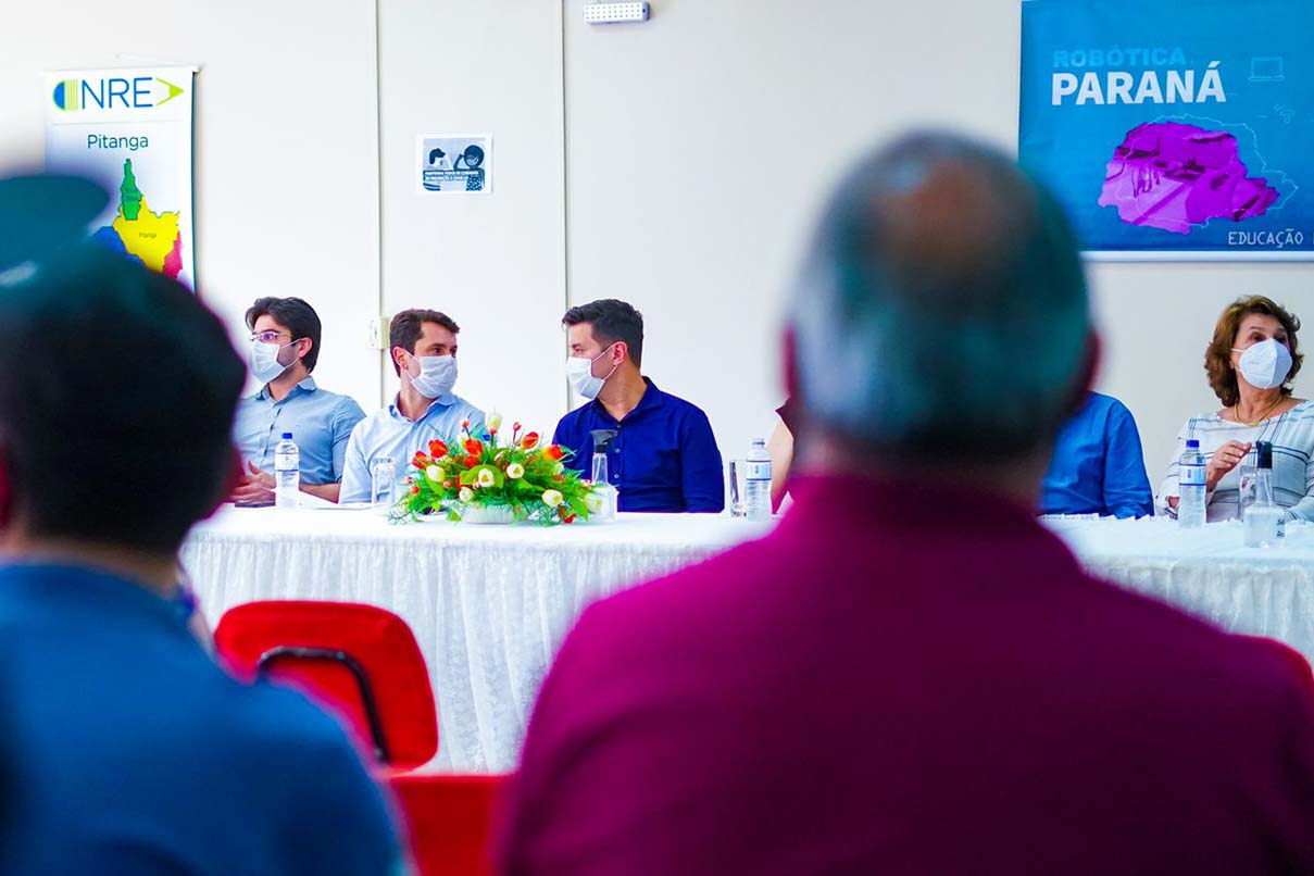 Governo entrega novo lote de kits de robótica a escolas de 16 municípios . Foto: Guilherme Flores/Casa Civil