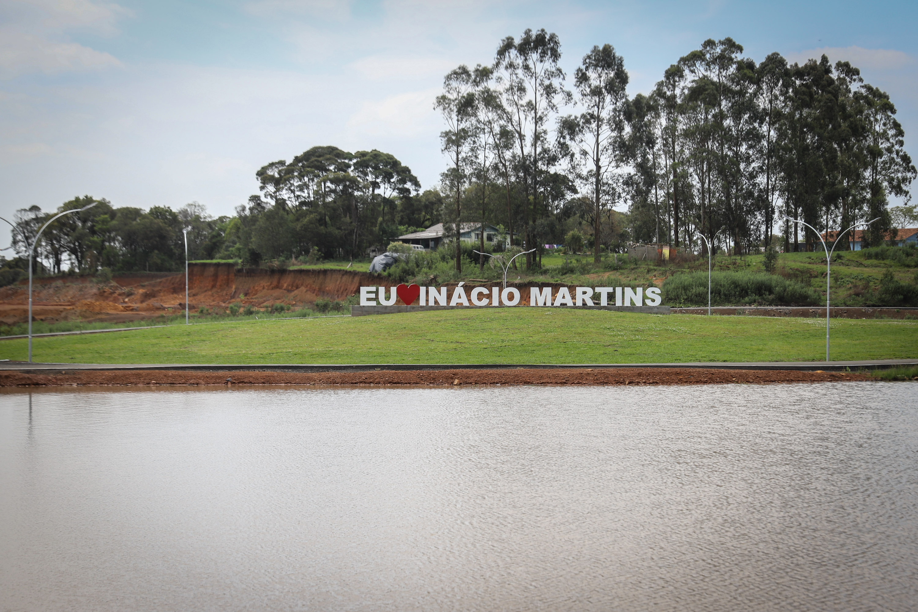 Inacio Martins O governador Carlos Massa Ratinho Junior entrega nesta sexta-feira (24), para Inácio Martins, no Centro-Sul do Estado, 202 títulos de regularização fundiária para moradores do bairro São Roque. E tambem libera R$ 2 milhões para pavimentação de vias. 24/09/2021 - Foto: Geraldo Bubniak/AEN